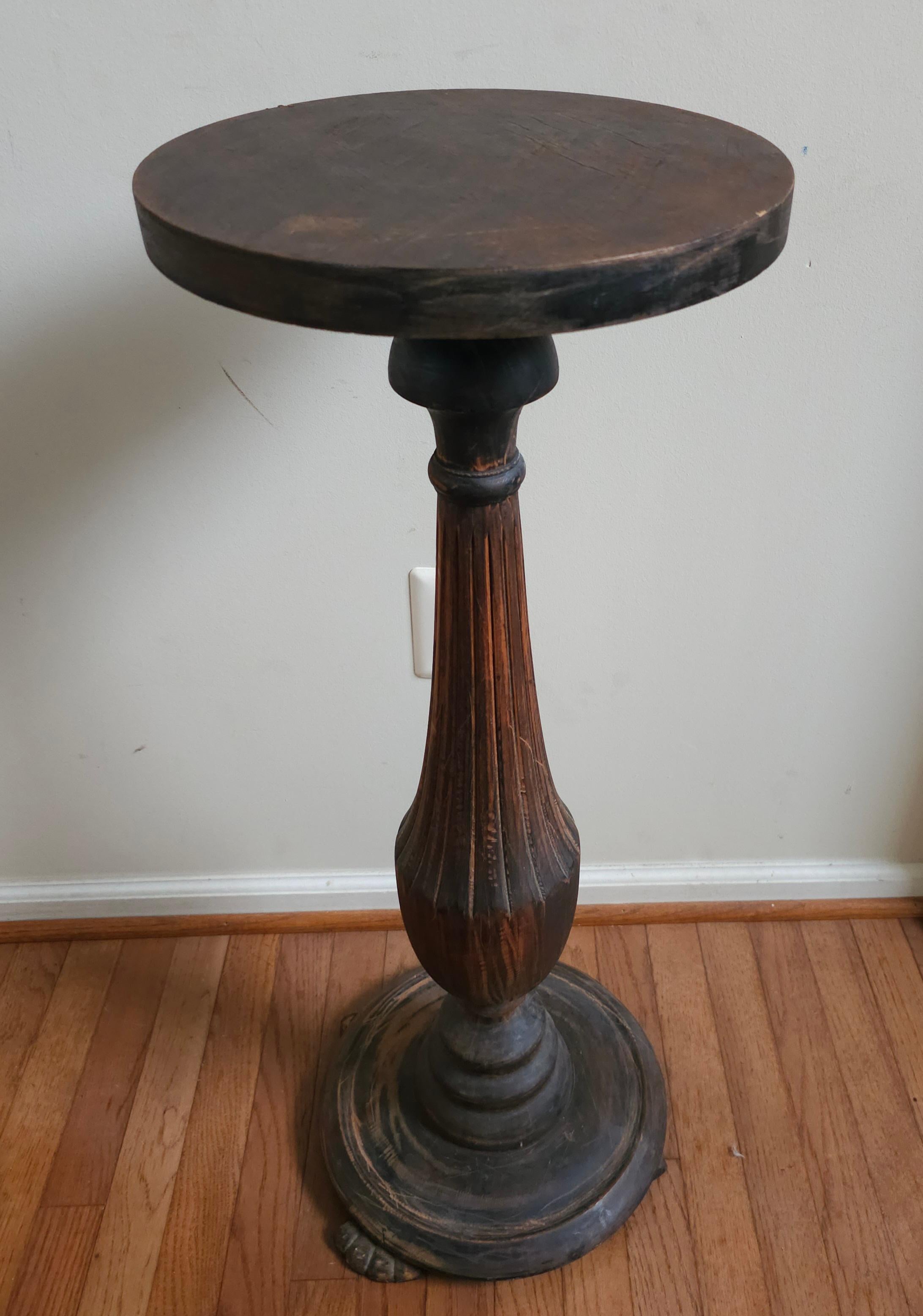 19th Century Georgian Walnut Patinated Pedestal Plant Stand In Good Condition For Sale In Germantown, MD