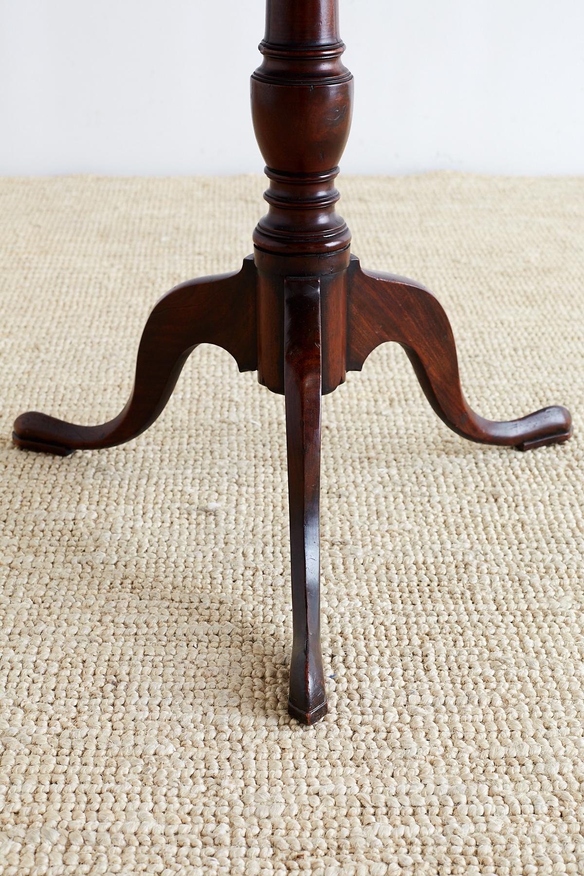 English 19th Century Georgian Walnut Round Pedestal Table