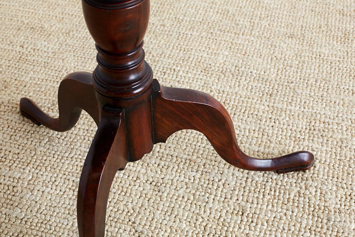 19th Century Georgian Walnut Round Pedestal Table In Excellent Condition In Rio Vista, CA