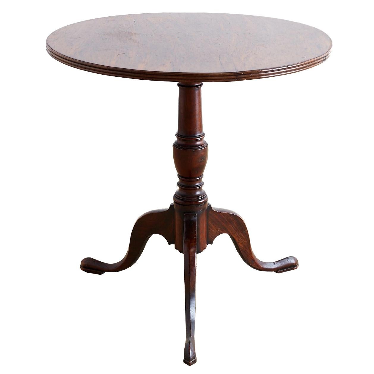 19th Century Georgian Walnut Round Pedestal Table