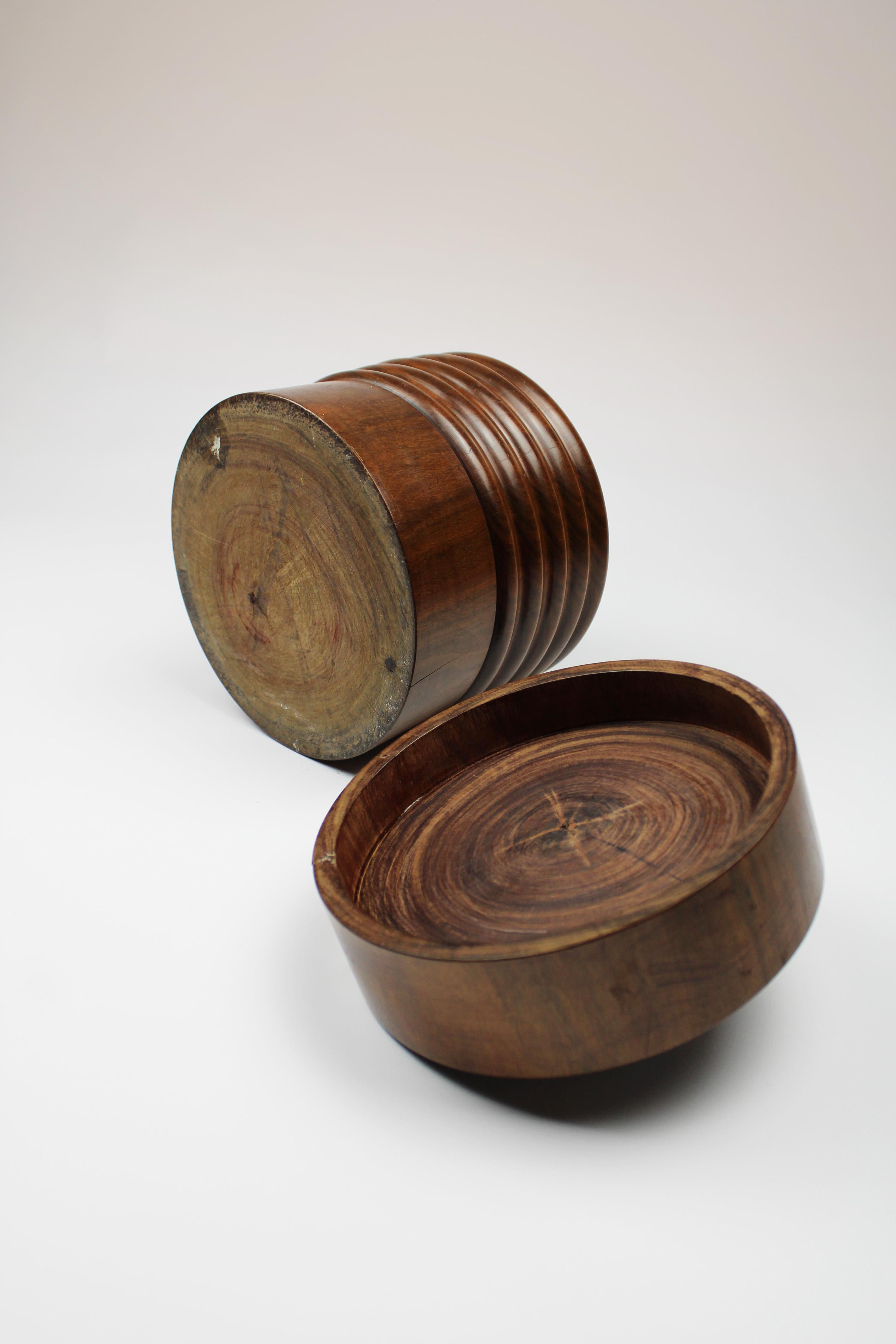19th Century Georgian wooden treen Tobacco Jar with loose flat cover Netherlands For Sale 3