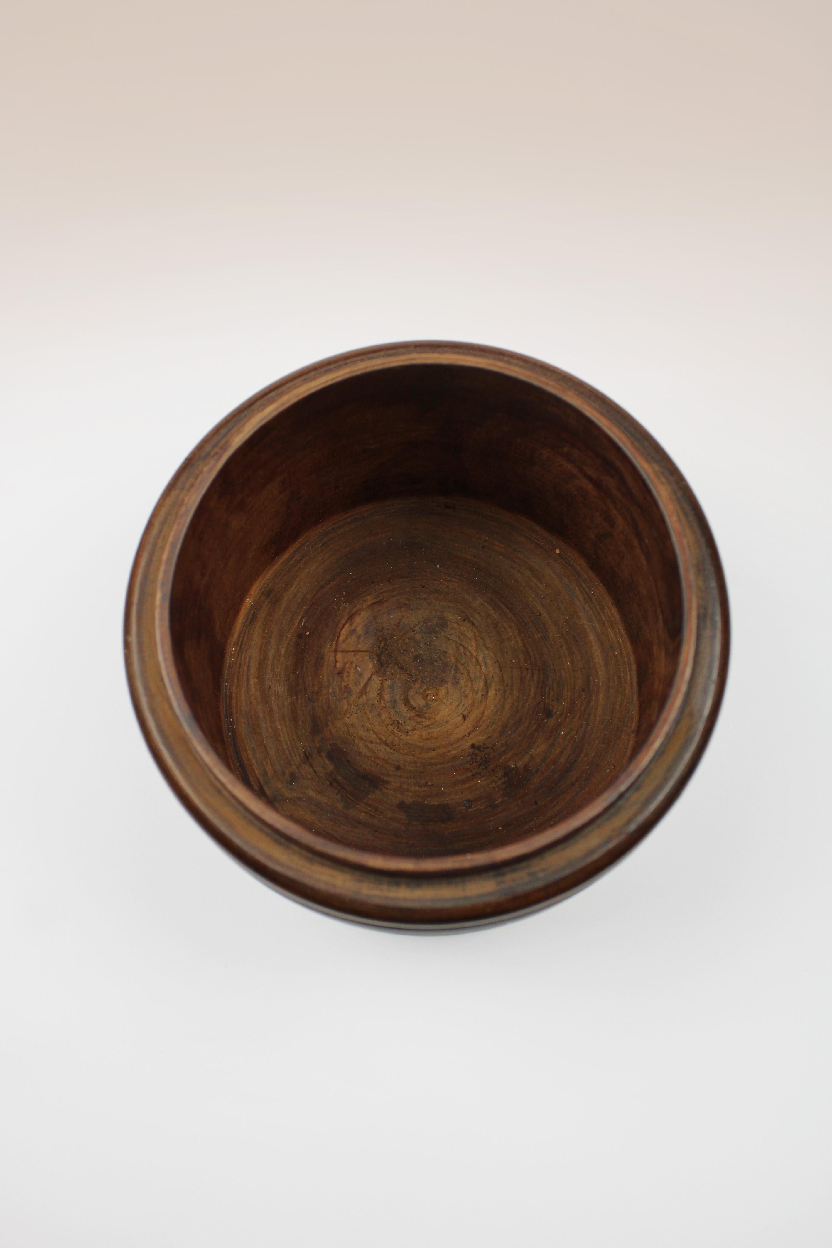 Wood 19th Century Georgian wooden treen Tobacco Jar with loose flat cover Netherlands For Sale