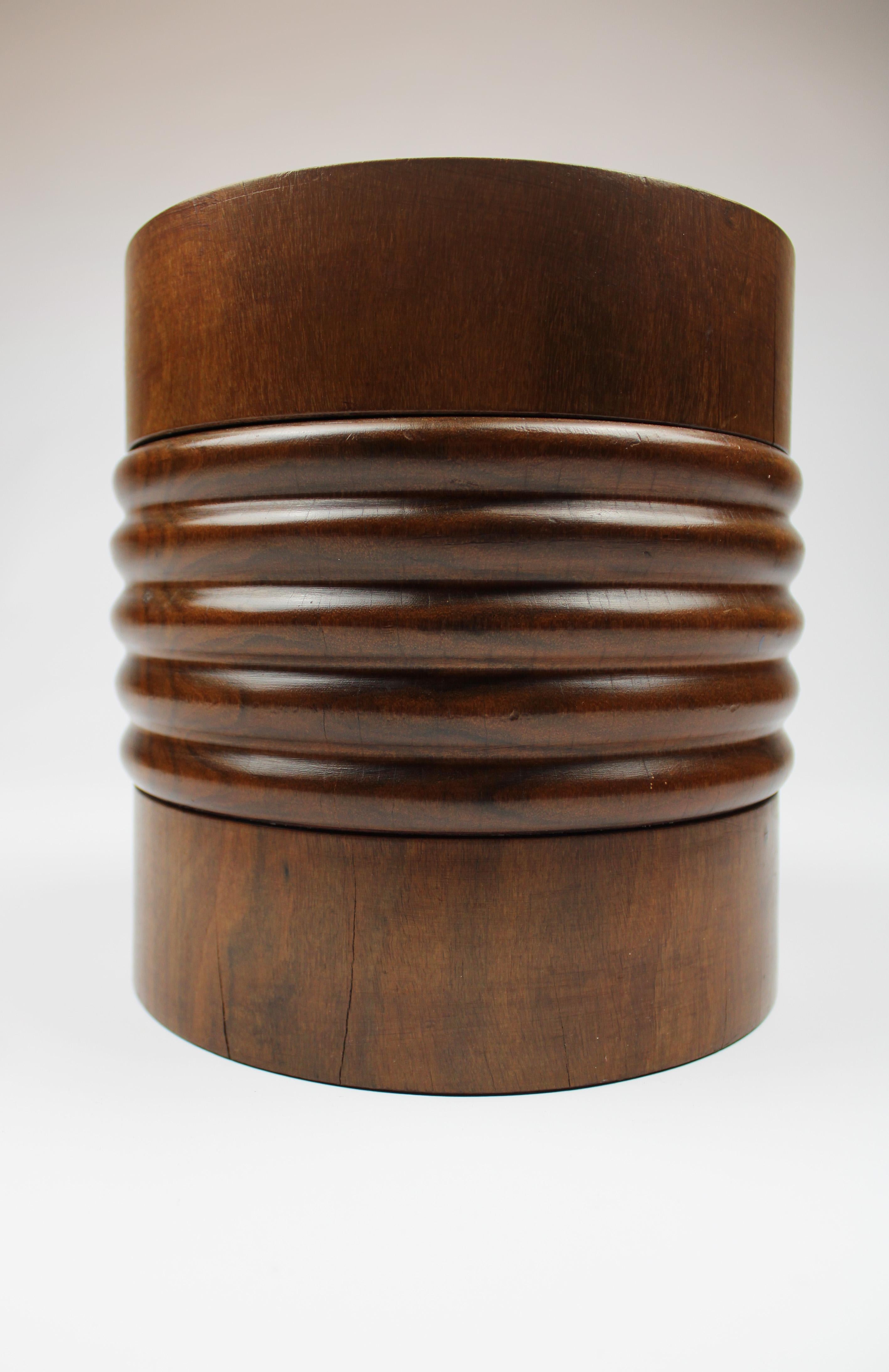 19th Century Georgian wooden treen Tobacco Jar with loose flat cover Netherlands For Sale 1