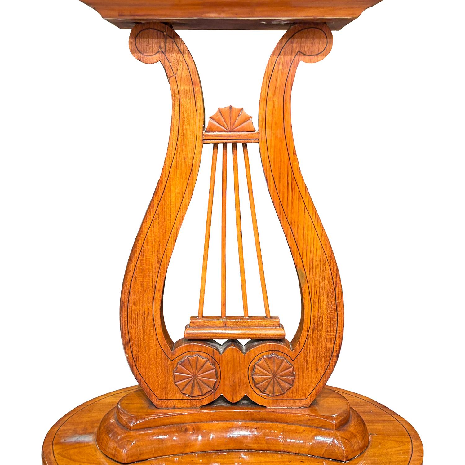 Table de couture Biedermeier en merisier poli du 19ème siècle allemand en vente 1