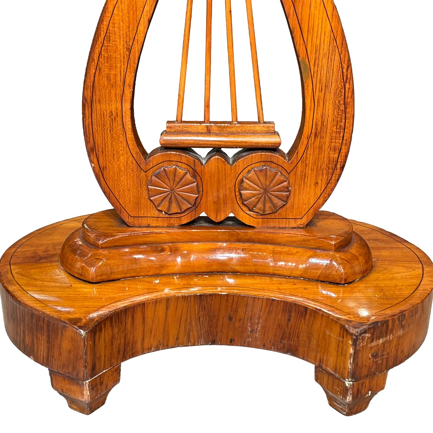 Table de couture Biedermeier en merisier poli du 19ème siècle allemand en vente 2