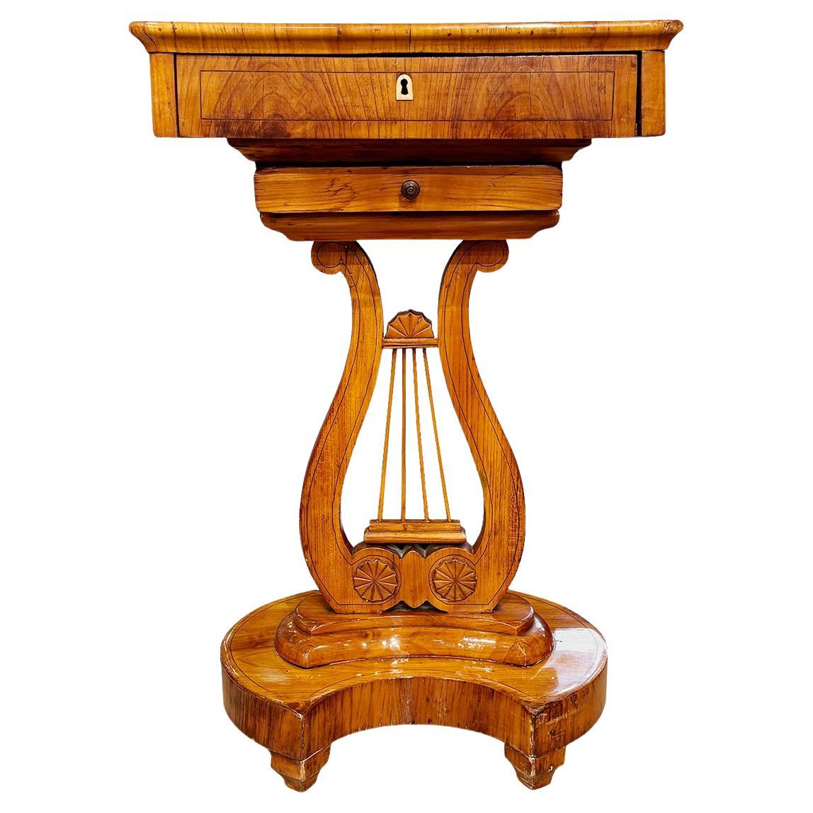 Table de couture Biedermeier en merisier poli du 19ème siècle allemand en vente