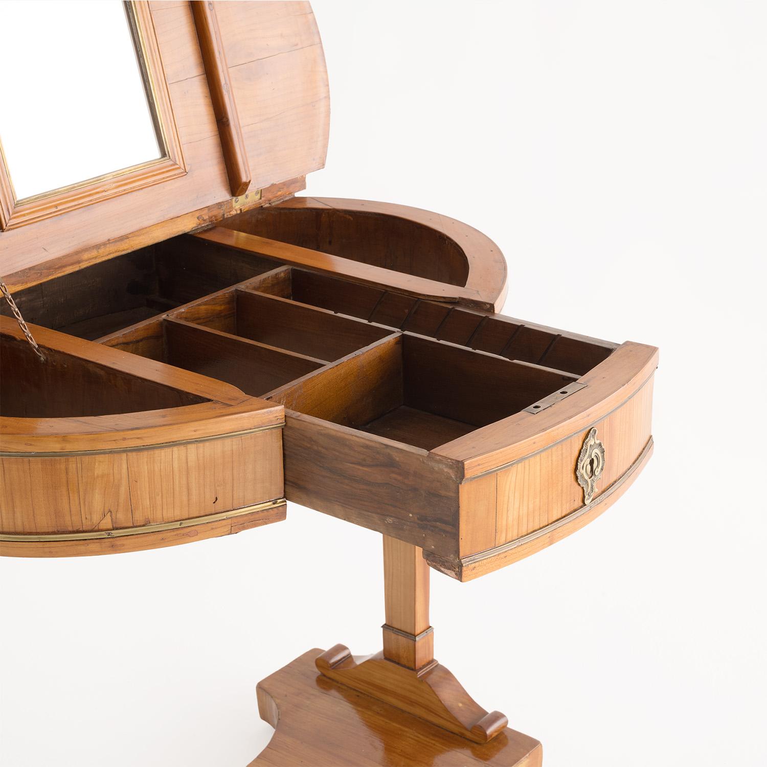 Tavolo da cucito in legno di ciliegio lucidato a gommalacca del 19° secolo, tedesco antico Biedermeier in vendita 6