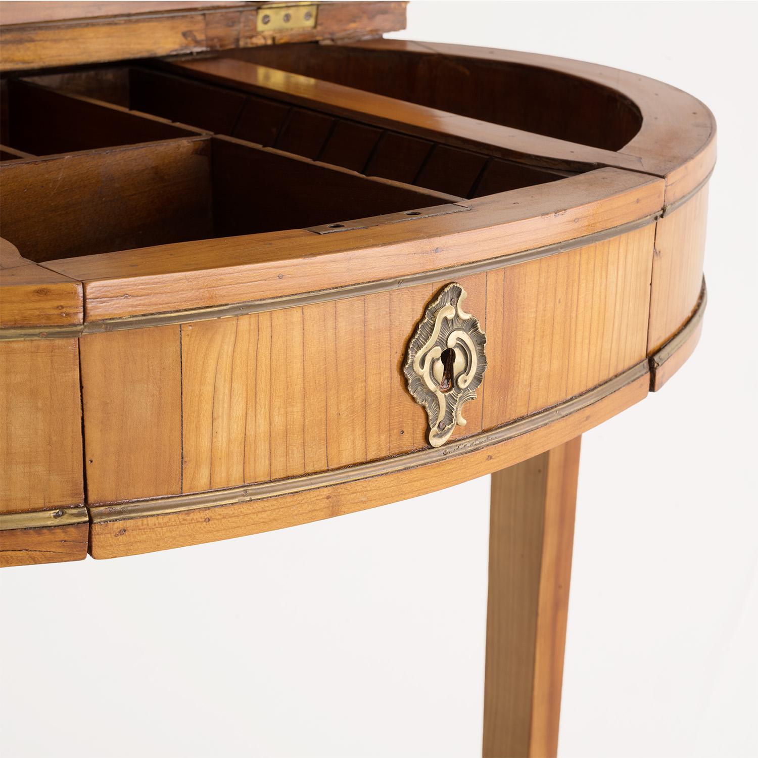 Tavolo da cucito in legno di ciliegio lucidato a gommalacca del 19° secolo, tedesco antico Biedermeier in vendita 7