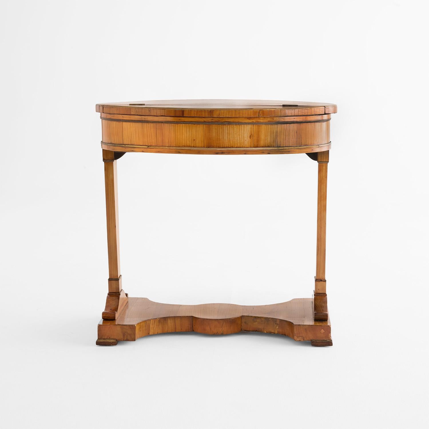 Metallo Tavolo da cucito in legno di ciliegio lucidato a gommalacca del 19° secolo, tedesco antico Biedermeier in vendita