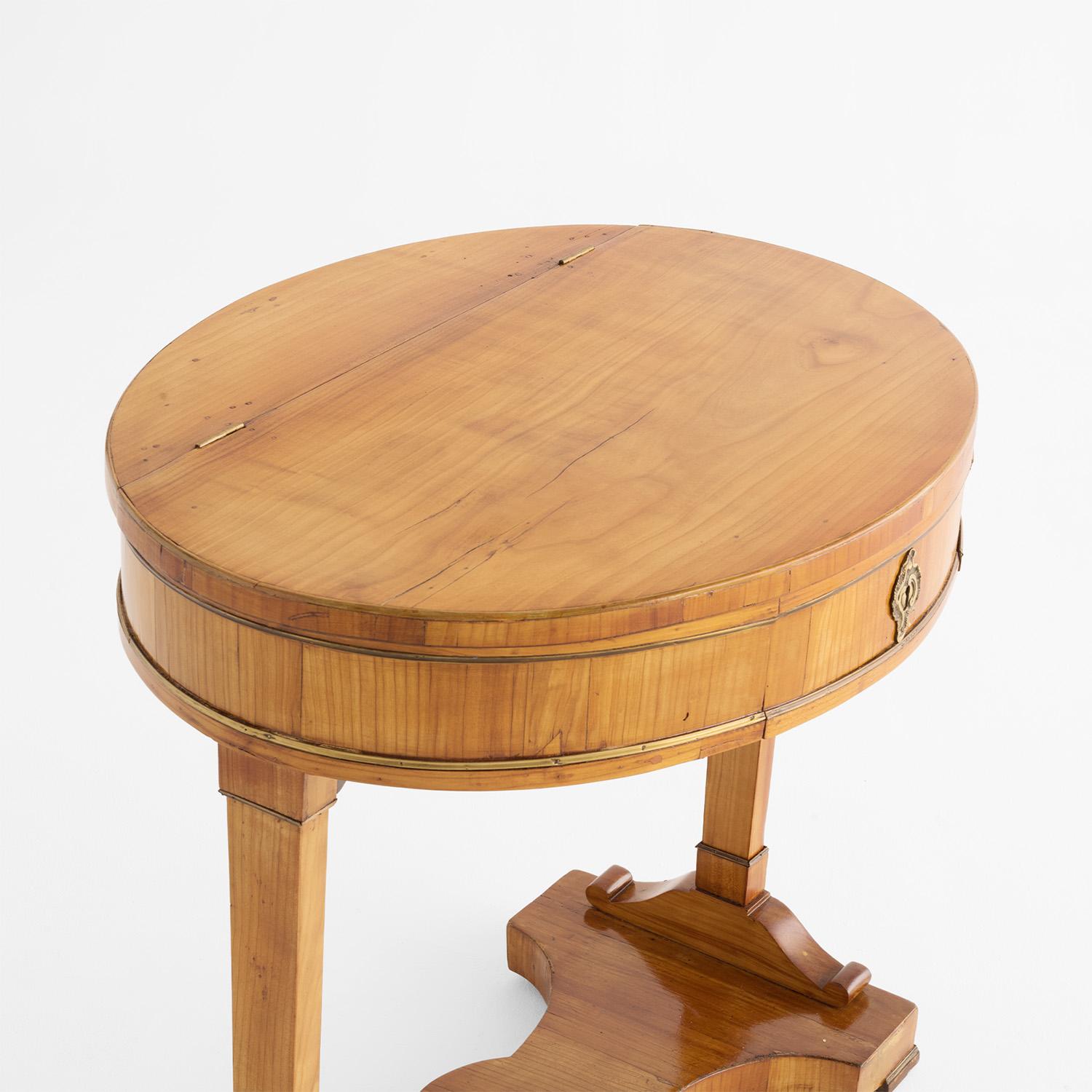 Tavolo da cucito in legno di ciliegio lucidato a gommalacca del 19° secolo, tedesco antico Biedermeier in vendita 1