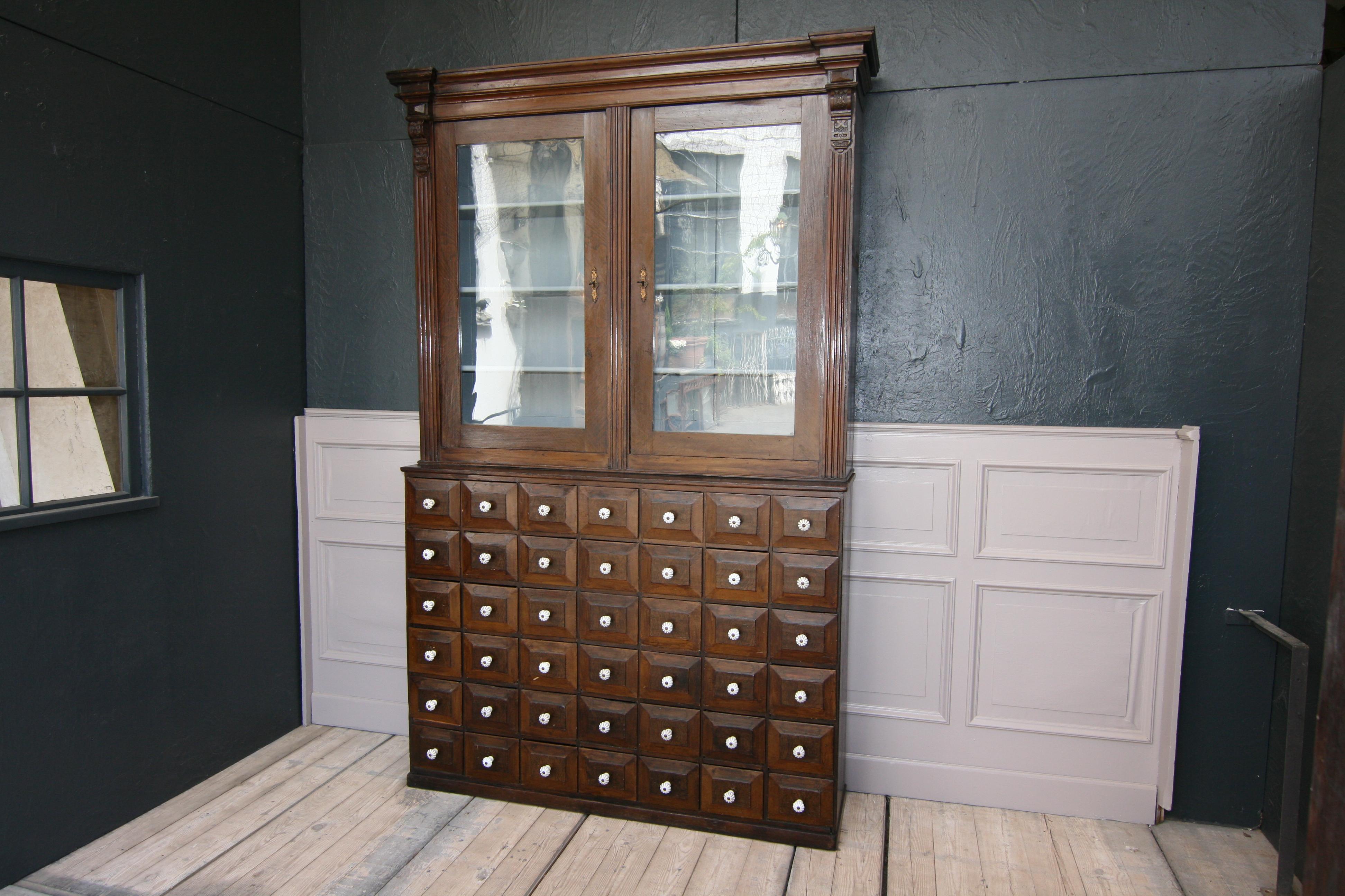 19th Century German Apothecary Cabinet in Original Paint In Good Condition In Dusseldorf, DE