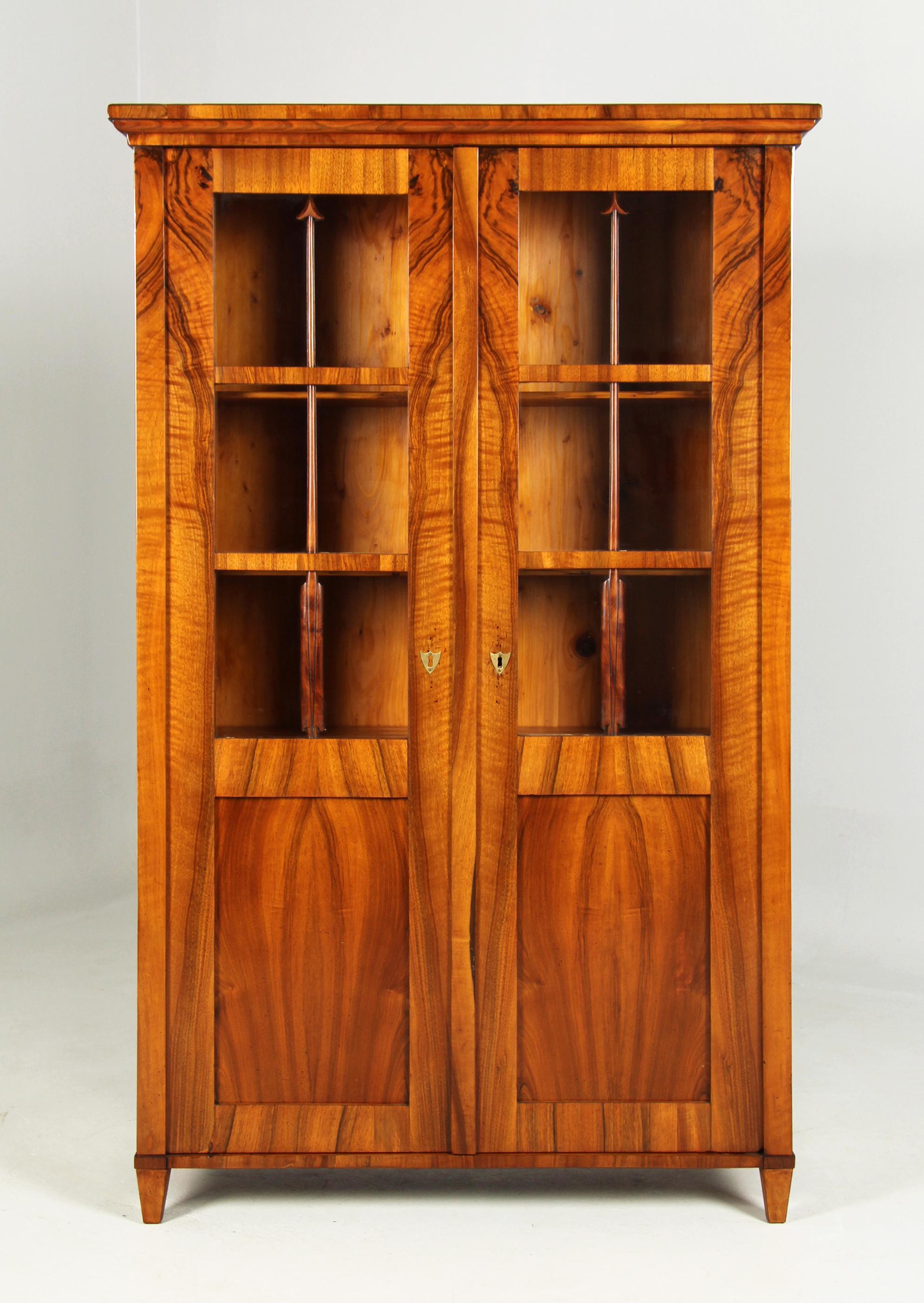19th Century German Biedermeier Bookcase, Walnut, circa 1825 7