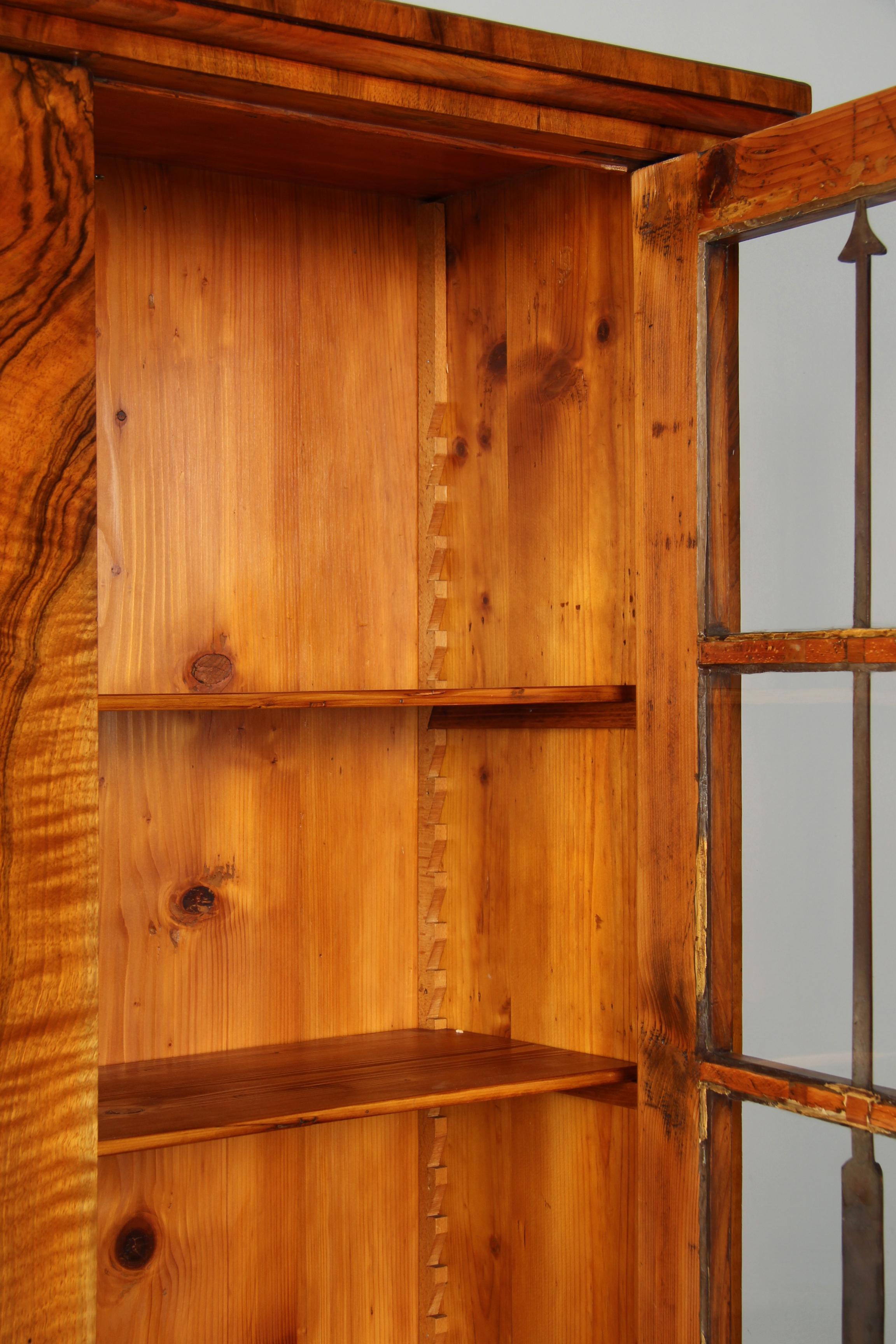 19th Century German Biedermeier Bookcase, Walnut, circa 1825 2