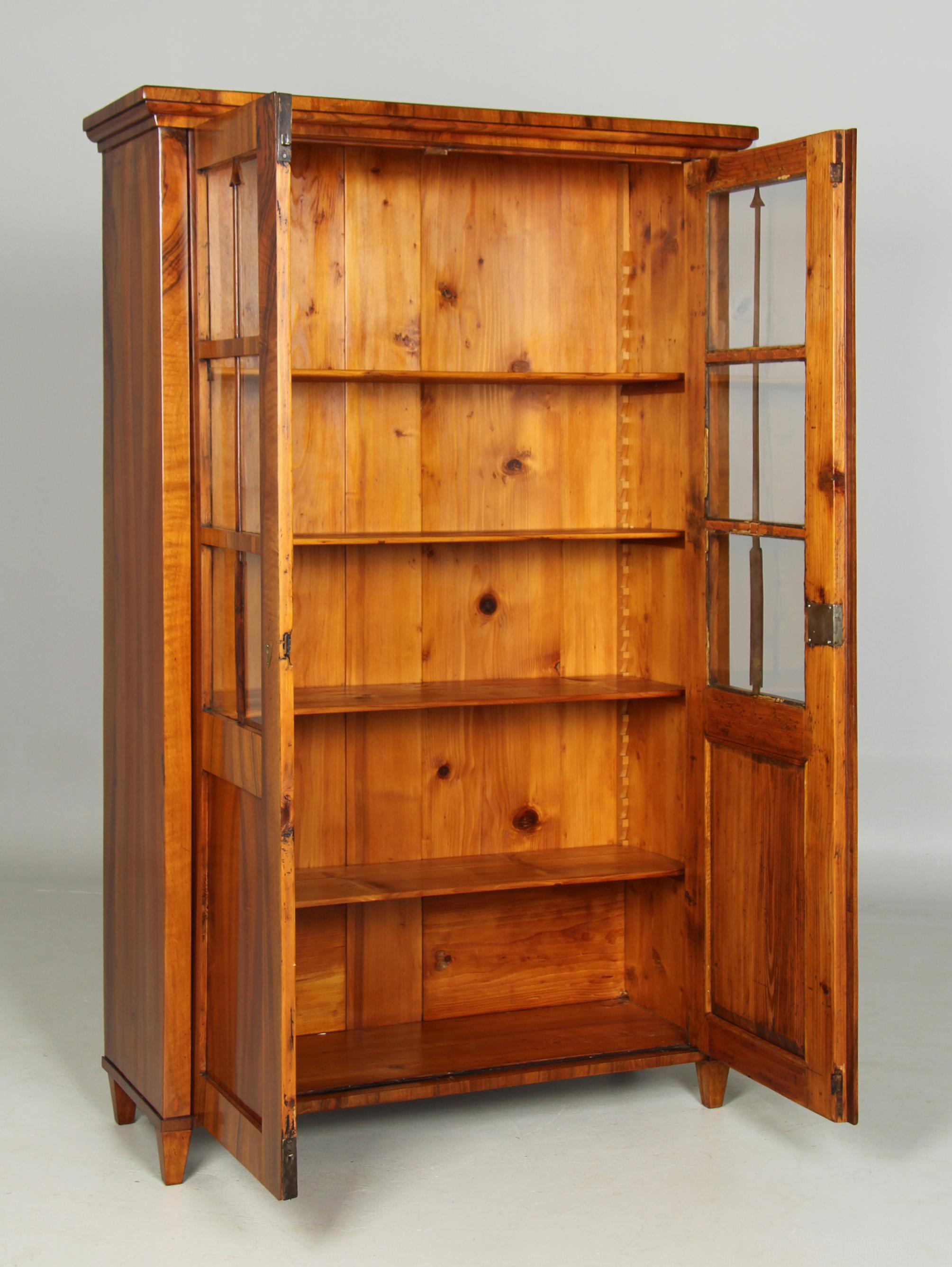19th Century German Biedermeier Bookcase, Walnut, circa 1825 3
