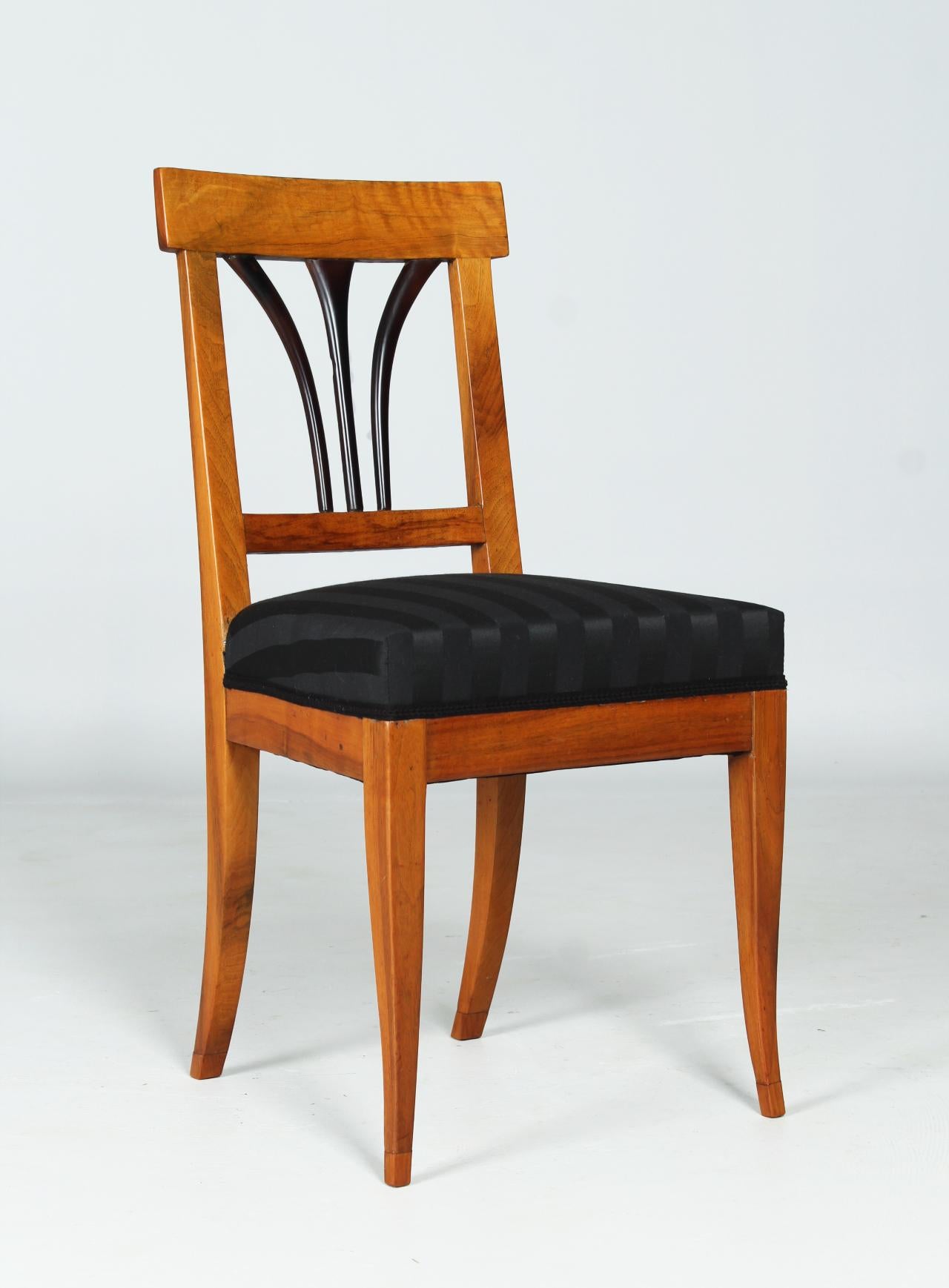 19th Century German Biedermeier Chair, Walnut, circa 1820-1830 1