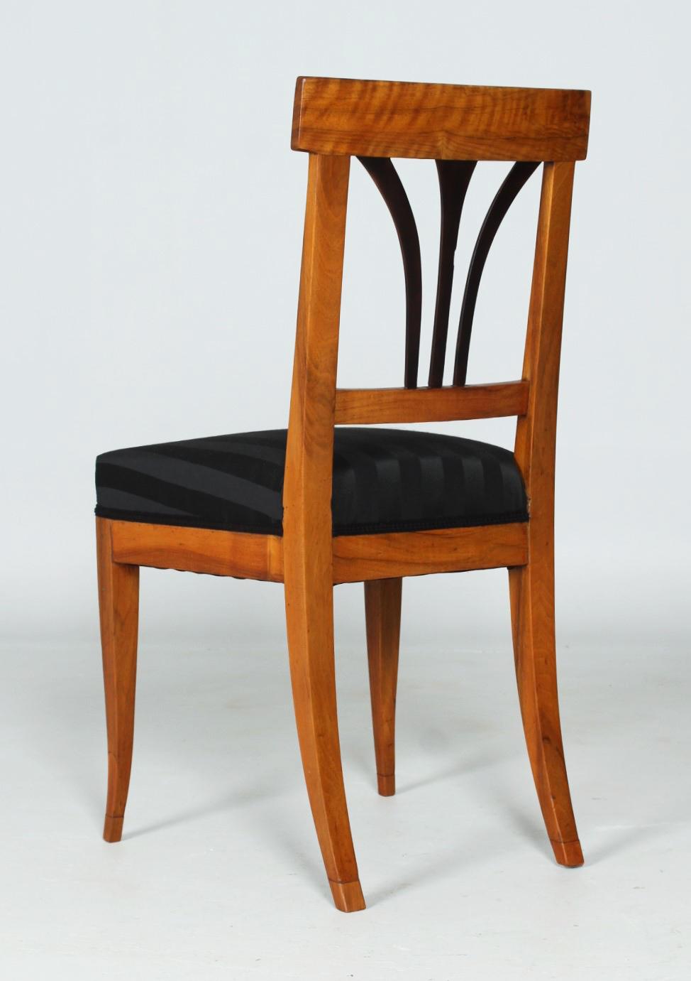 19th Century German Biedermeier Chair, Walnut, circa 1820-1830 3