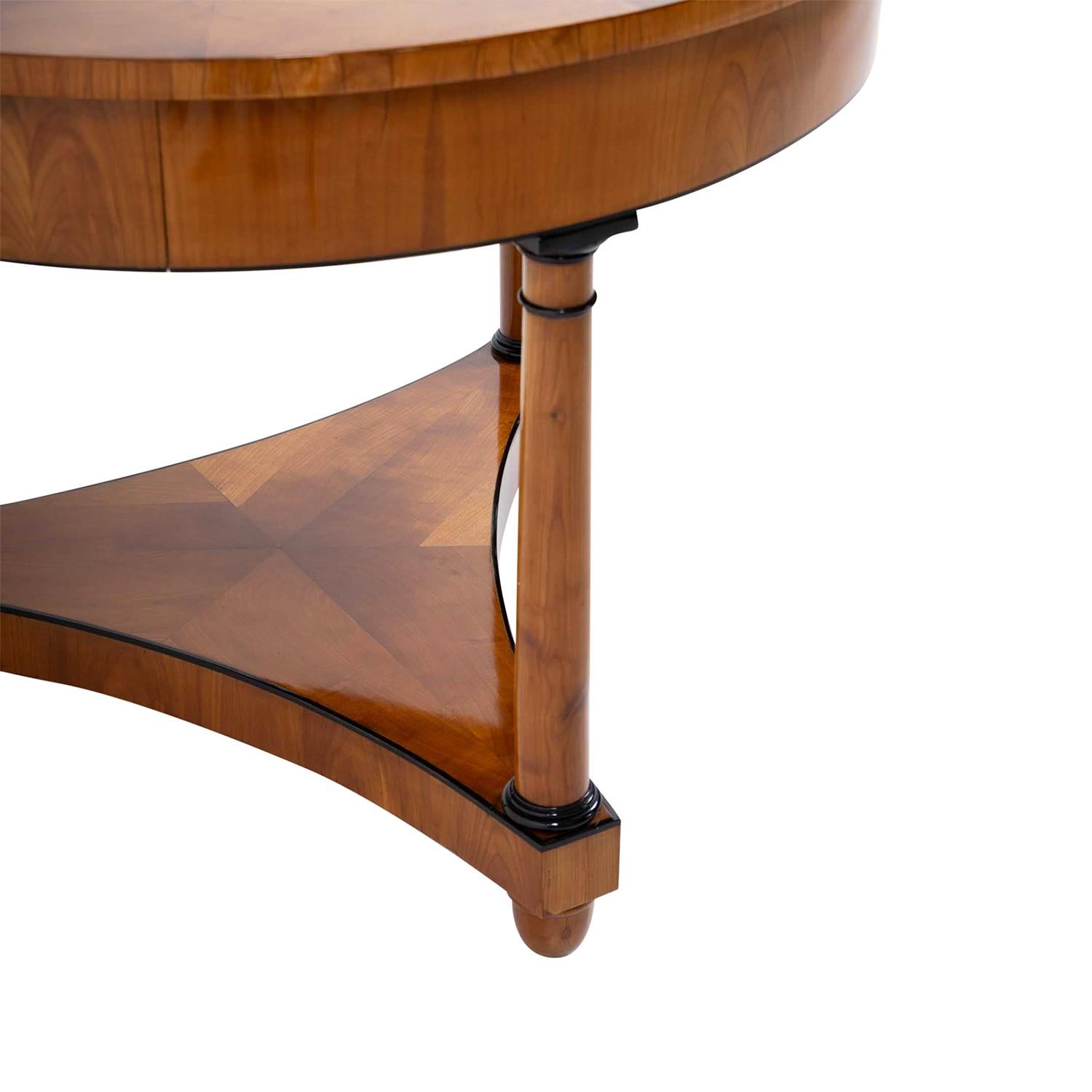 Deutscher Biedermeier Kirschbaumholz-Mitteltisch aus dem 19. Jahrhundert – Antiker Serviertisch im Angebot 5