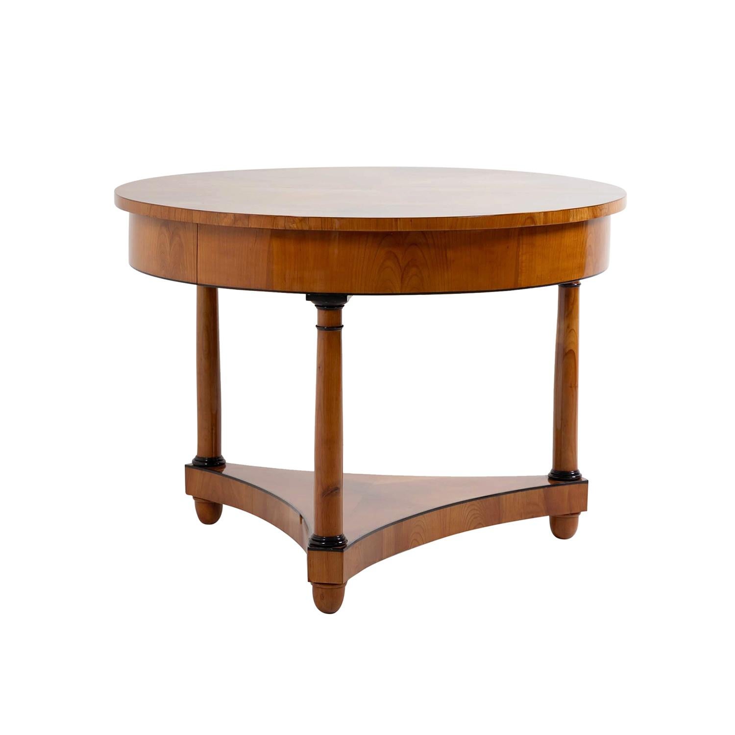 Deutscher Biedermeier Kirschbaumholz-Mitteltisch aus dem 19. Jahrhundert – Antiker Serviertisch (Ebenholz) im Angebot