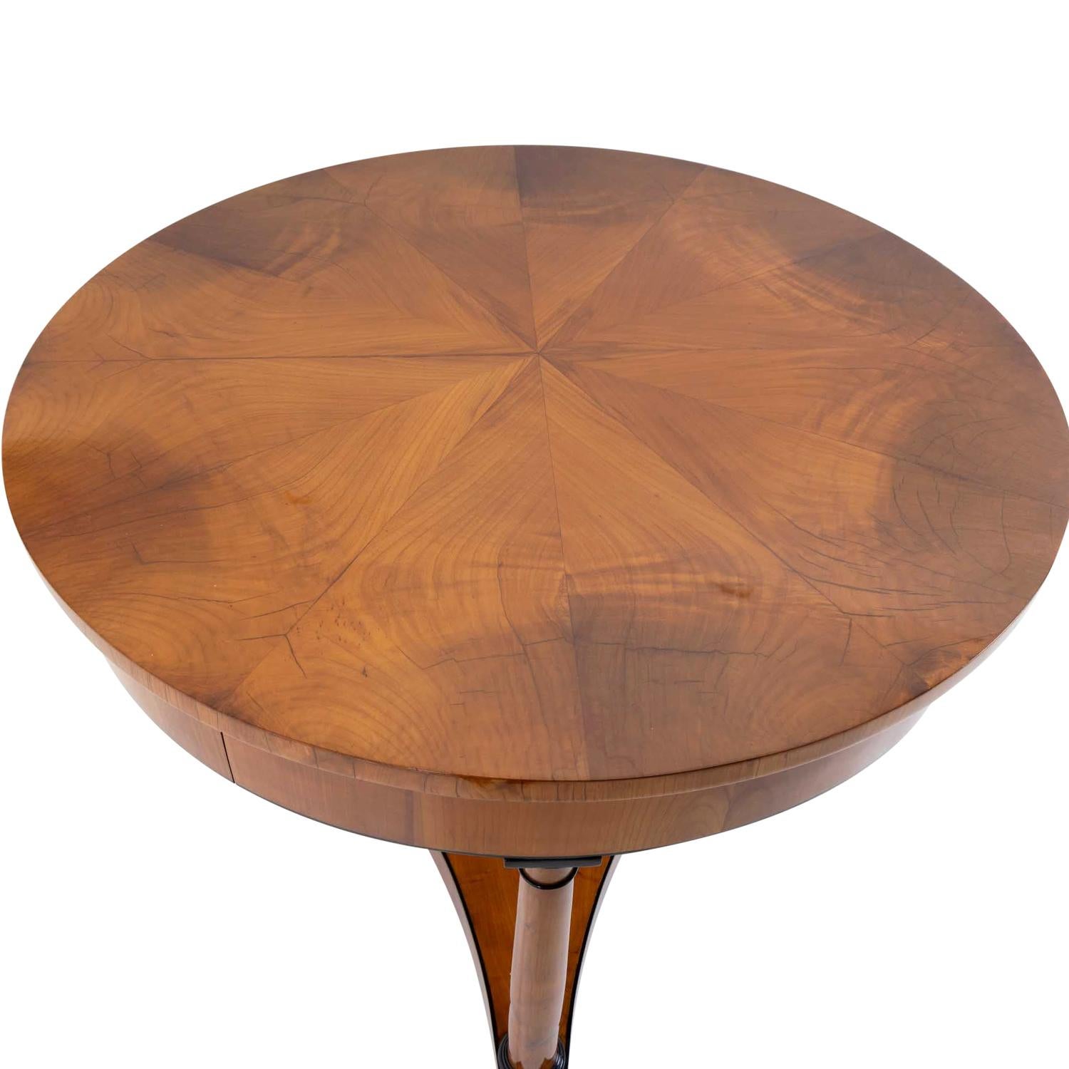 Deutscher Biedermeier Kirschbaumholz-Mitteltisch aus dem 19. Jahrhundert – Antiker Serviertisch im Angebot 2