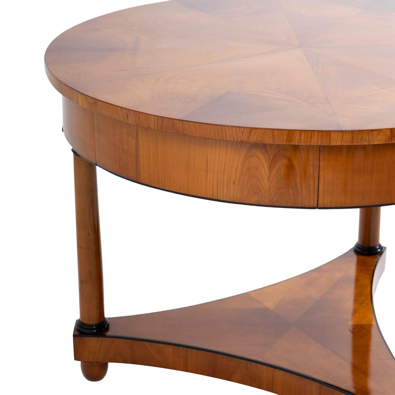 Deutscher Biedermeier Kirschbaumholz-Mitteltisch aus dem 19. Jahrhundert – Antiker Serviertisch im Angebot 3