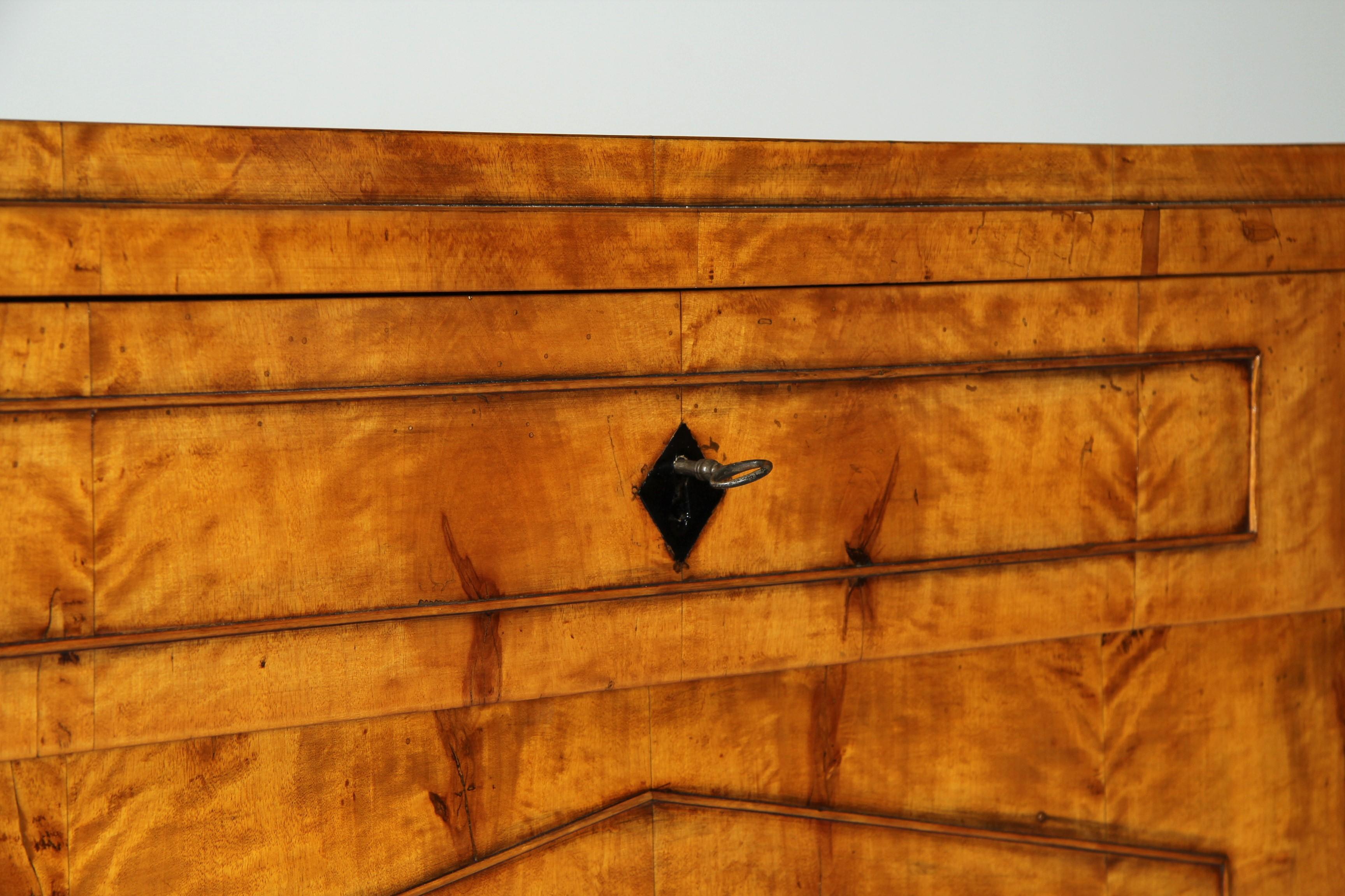 19th Century German Biedermeier Chest Of Drawers, Birch, circa 1820 In Good Condition In Greven, DE