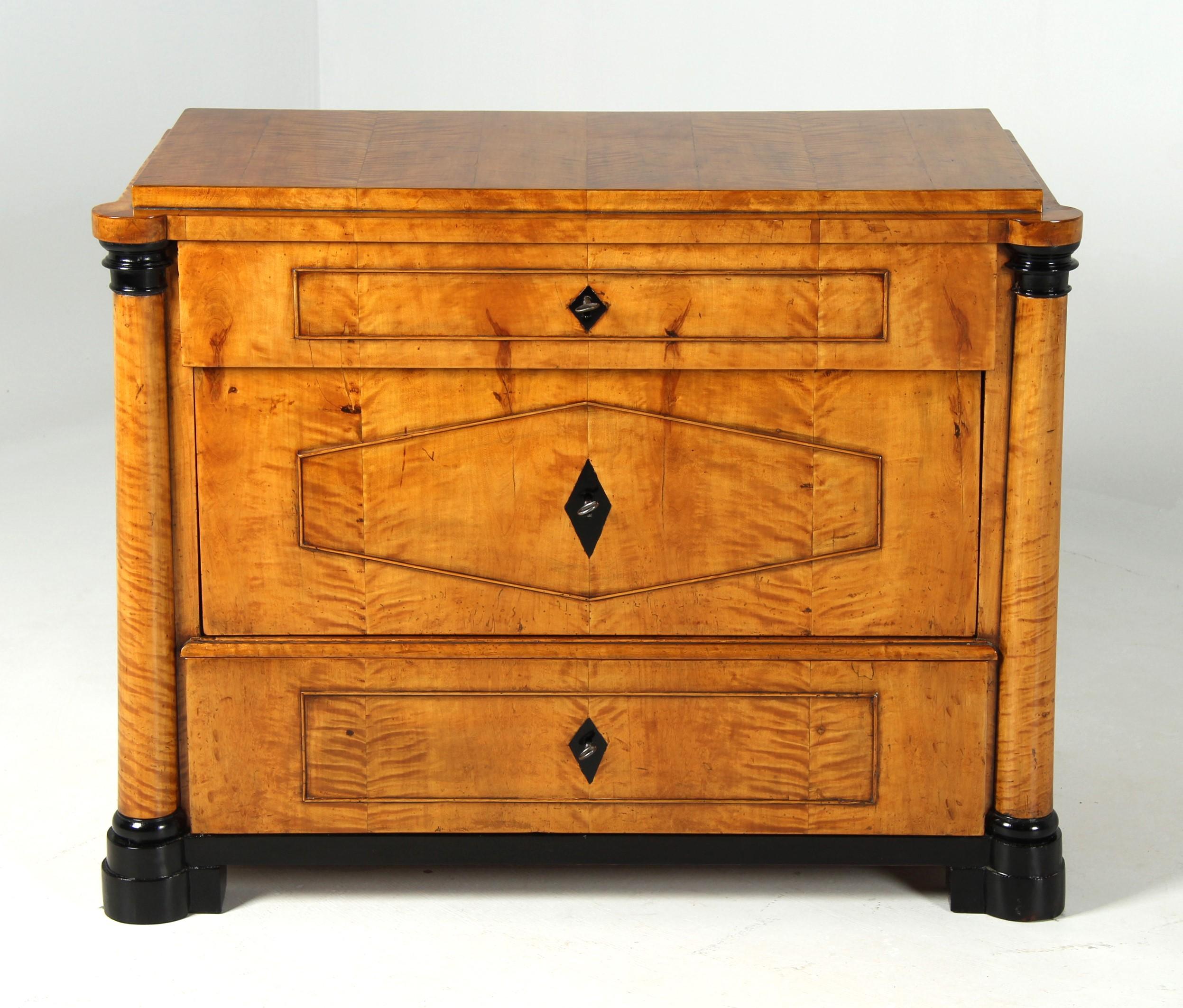19th Century German Biedermeier Chest Of Drawers, Birch, circa 1820 1