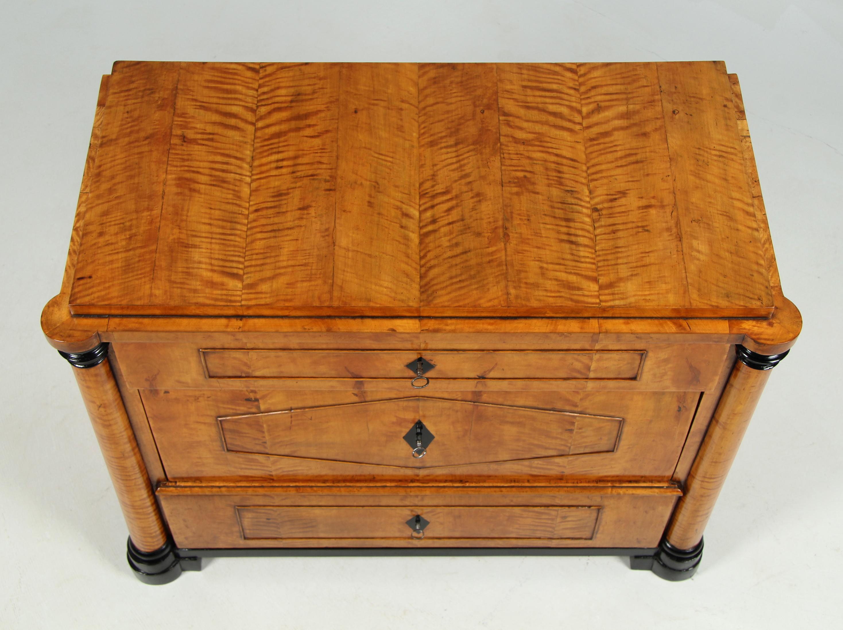 19th Century German Biedermeier Chest Of Drawers, Birch, circa 1820 2