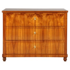 Deutsche Biedermeier Kommode des 19. Jahrhunderts, Kirschbaum, um 1840