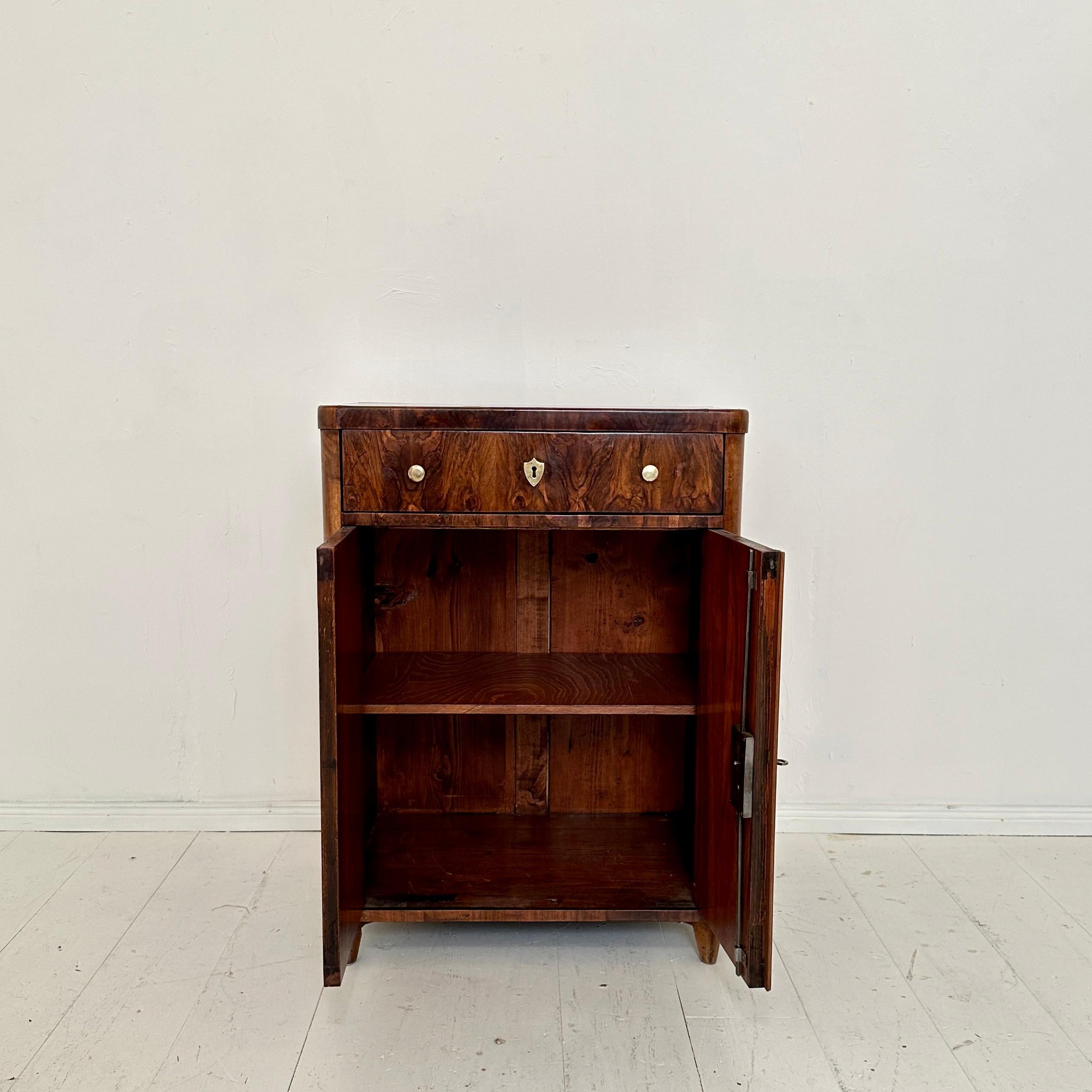 Metallo Cassettiera Biedermeier tedesca del XIX secolo / Mezzo armadio in noce, 1830 in vendita