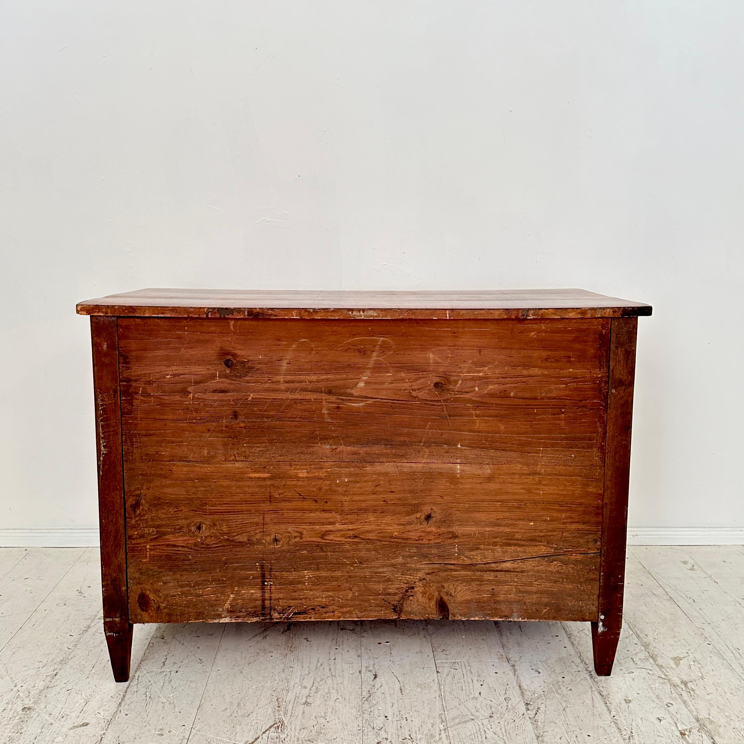 19th Century German Biedermeier Chest of Drawers in Walnut with 3 Drawers, 1820 For Sale 7