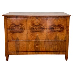 Antique 19th Century German Biedermeier Chest of Drawers in Walnut with 3 Drawers, 1820