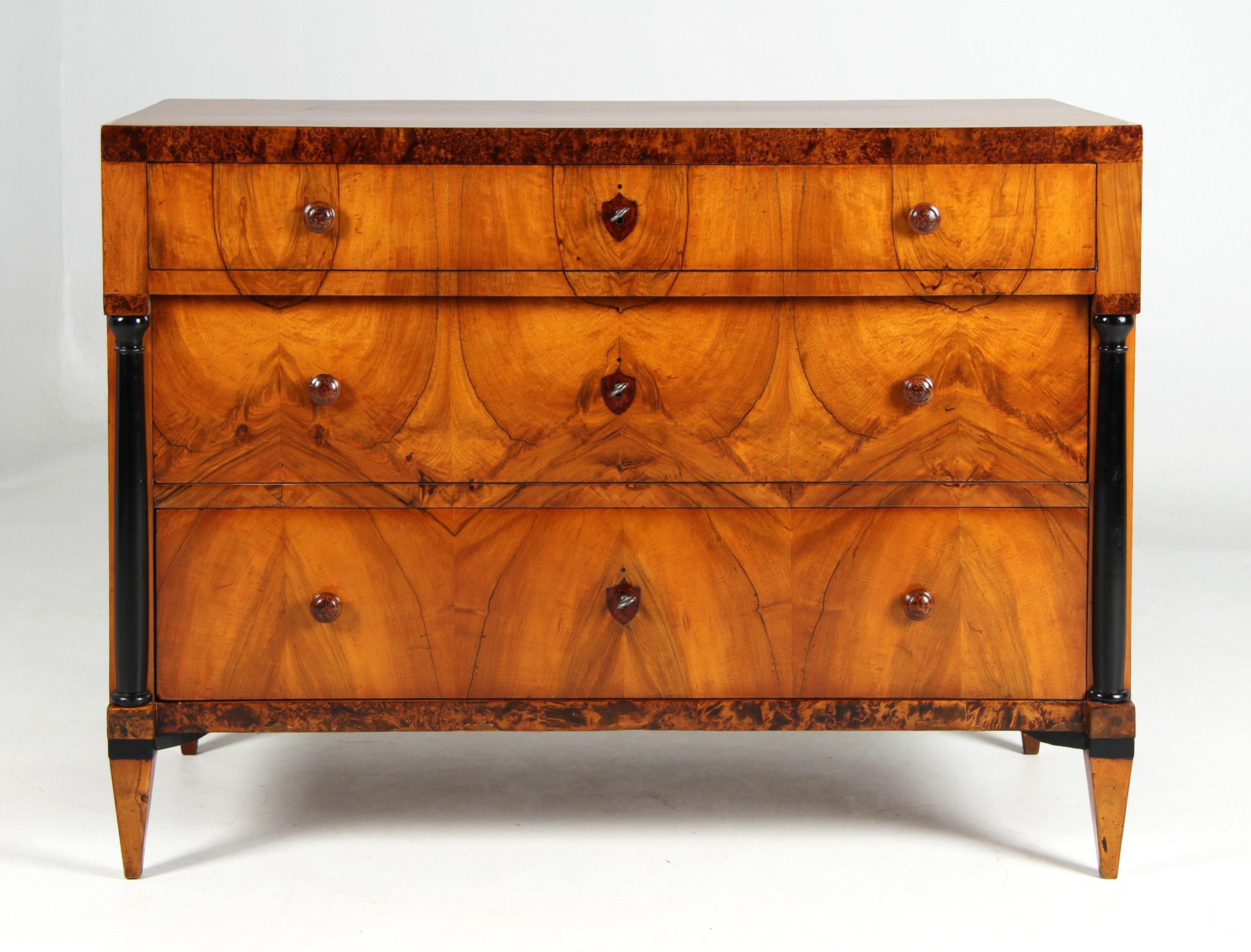 Cassettiera Biedermeier tedesca del XIX secolo, noce, Baviera, circa 1820 in vendita 2