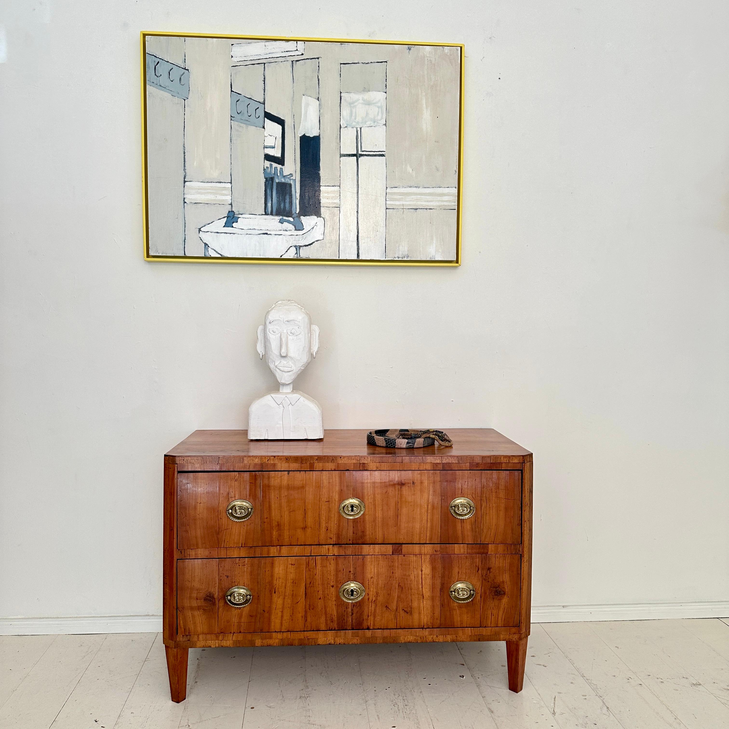 Tedesco Commodo Biedermeier tedesco del XIX secolo in legno di ciliegio e accessori in ottone, anni '20 del XIX secolo in vendita