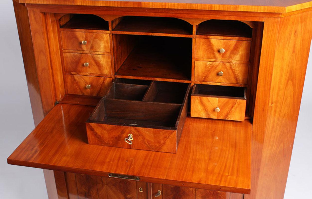 Deutscher Biedermeier-Eckschrank, Sekretär, Kirschbaumholz, 19. Jahrhundert 1