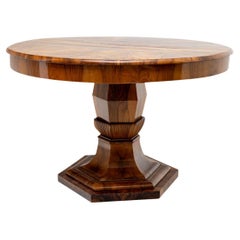 19th Century German Biedermeier Extendable Antique Walnut Dining Room Table