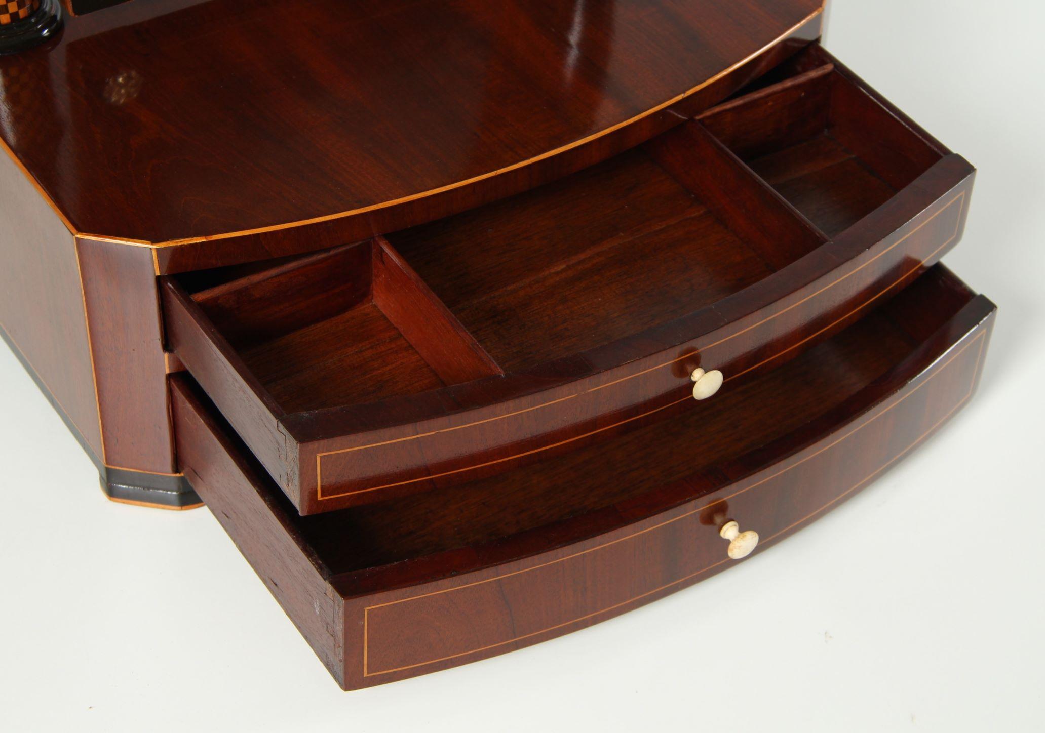 Espejo de maquillaje Biedermeier alemán del siglo XIX, llamado Psique, Fechado: 1832 en venta 4