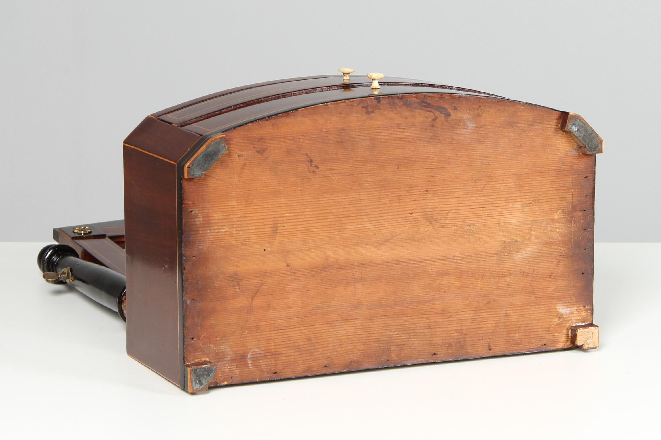 Espejo de maquillaje Biedermeier alemán del siglo XIX, llamado Psique, Fechado: 1832 en venta 7