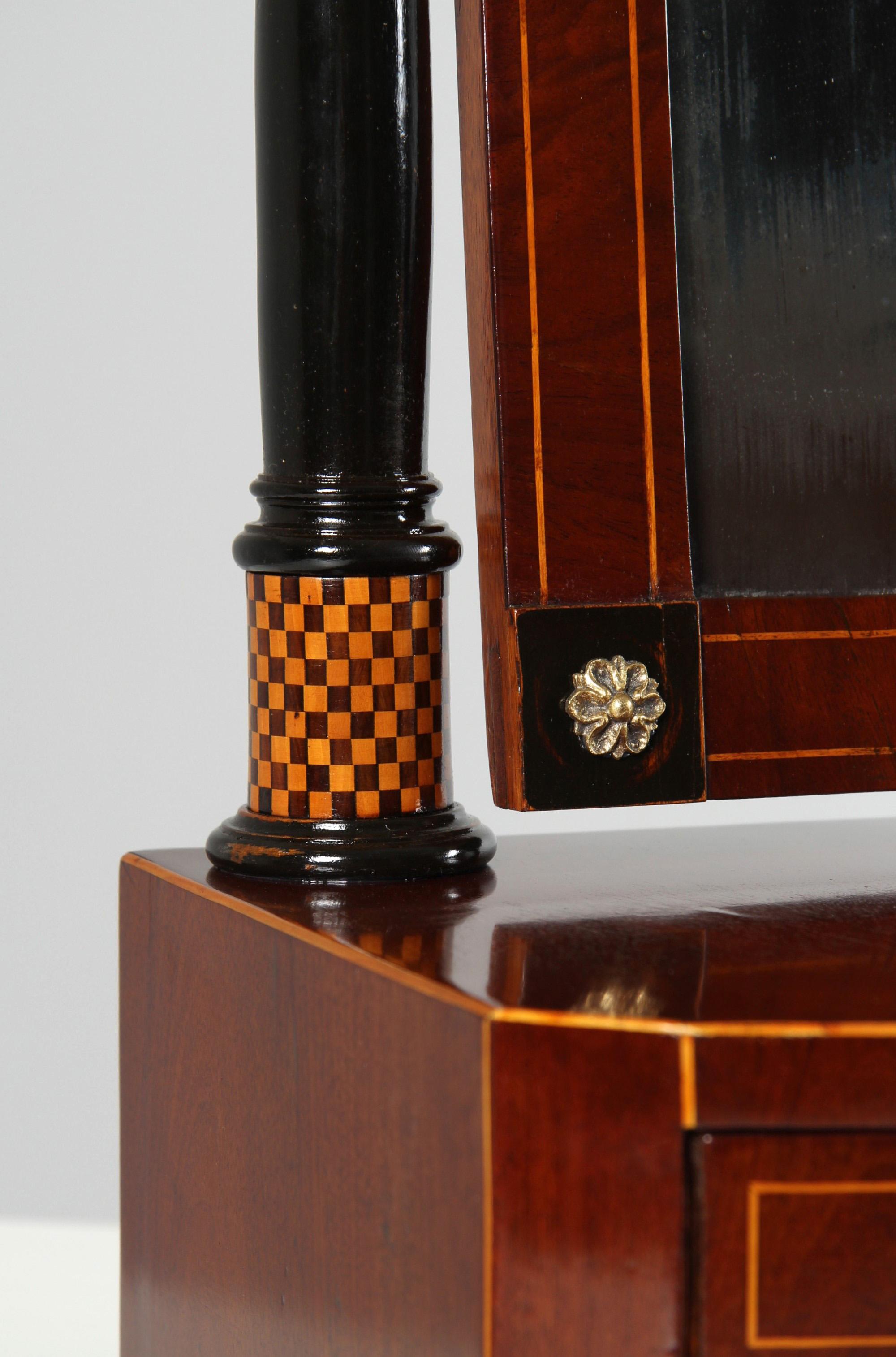 Espejo de maquillaje Biedermeier alemán del siglo XIX, llamado Psique, Fechado: 1832 Incrustación en venta
