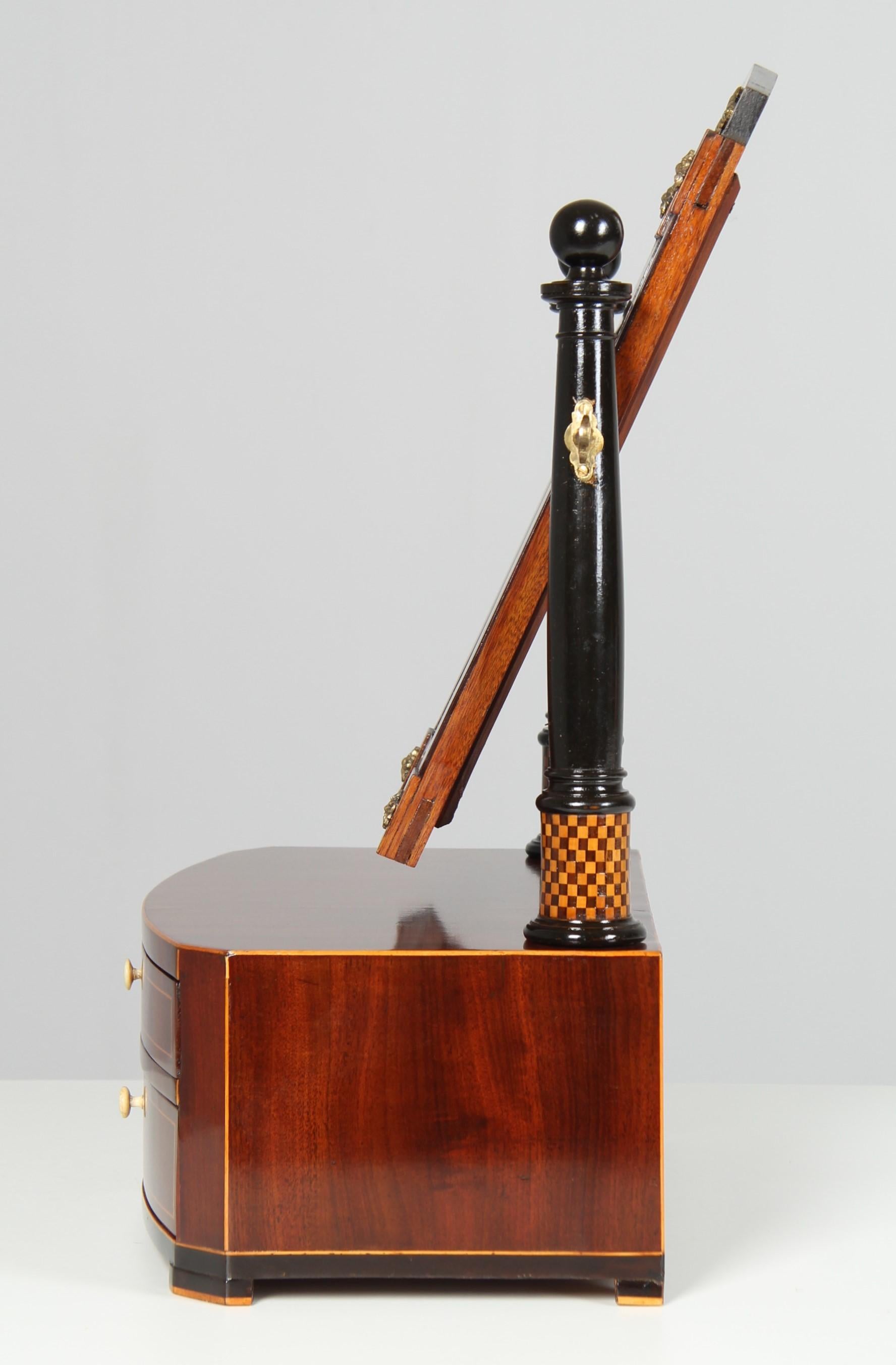 Espejo de maquillaje Biedermeier alemán del siglo XIX, llamado Psique, Fechado: 1832 Caoba en venta