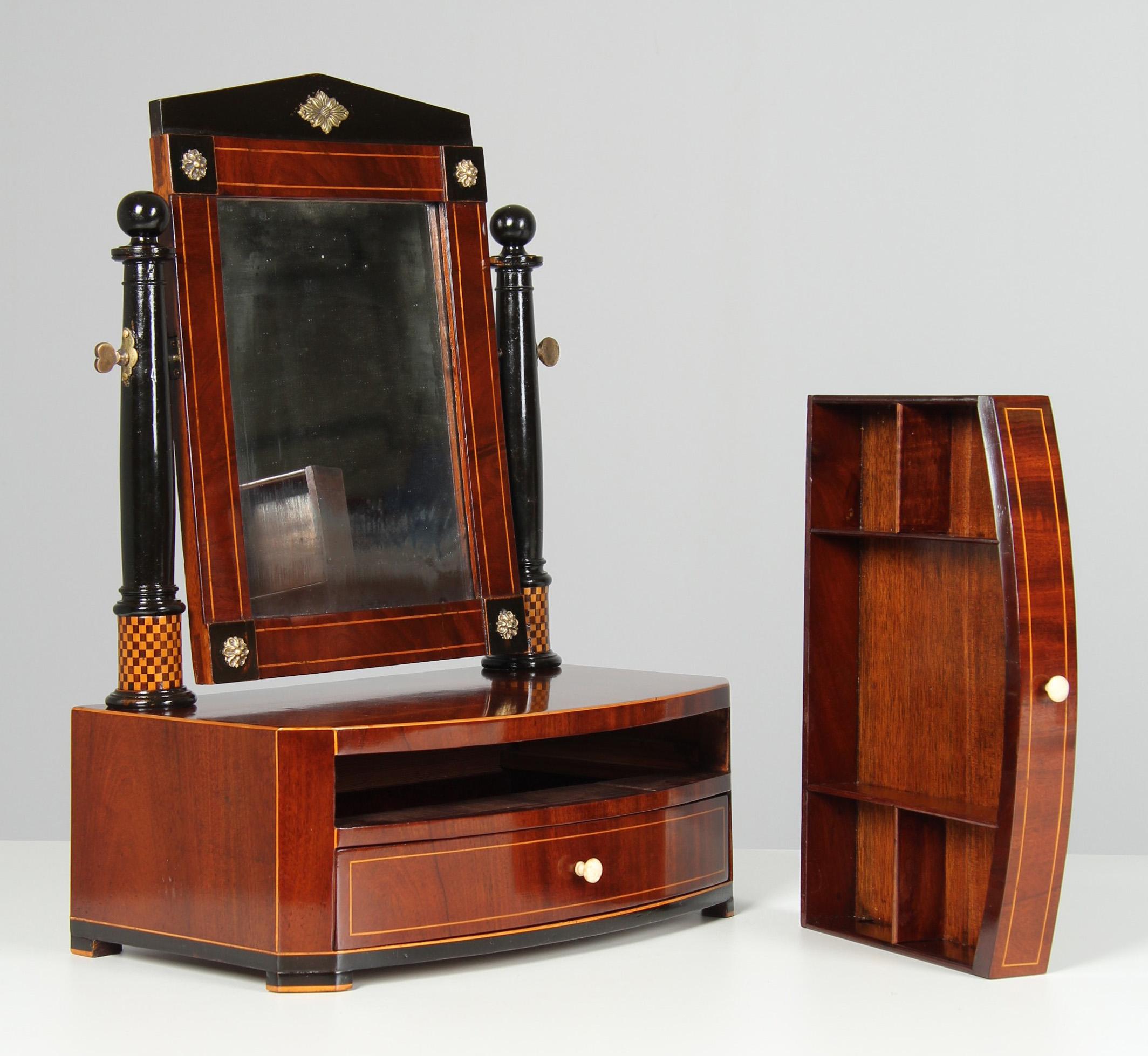 Espejo de maquillaje Biedermeier alemán del siglo XIX, llamado Psique, Fechado: 1832 en venta 2