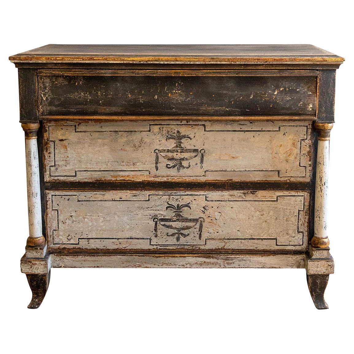 Deutsche Biedermeier-Kommode aus Kiefernholz des 19. Jahrhunderts – antiker Beistelltisch für ein Bett im Angebot