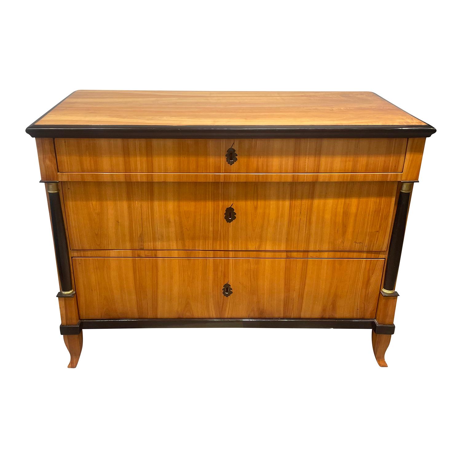 A light-brown, antique German Biedermeier single chest made of handcrafted shellac polished veneered Cherrywood, in very good condition. The detailed cabinet is composed with three drawers, consisting its original hardware and keys, particularized