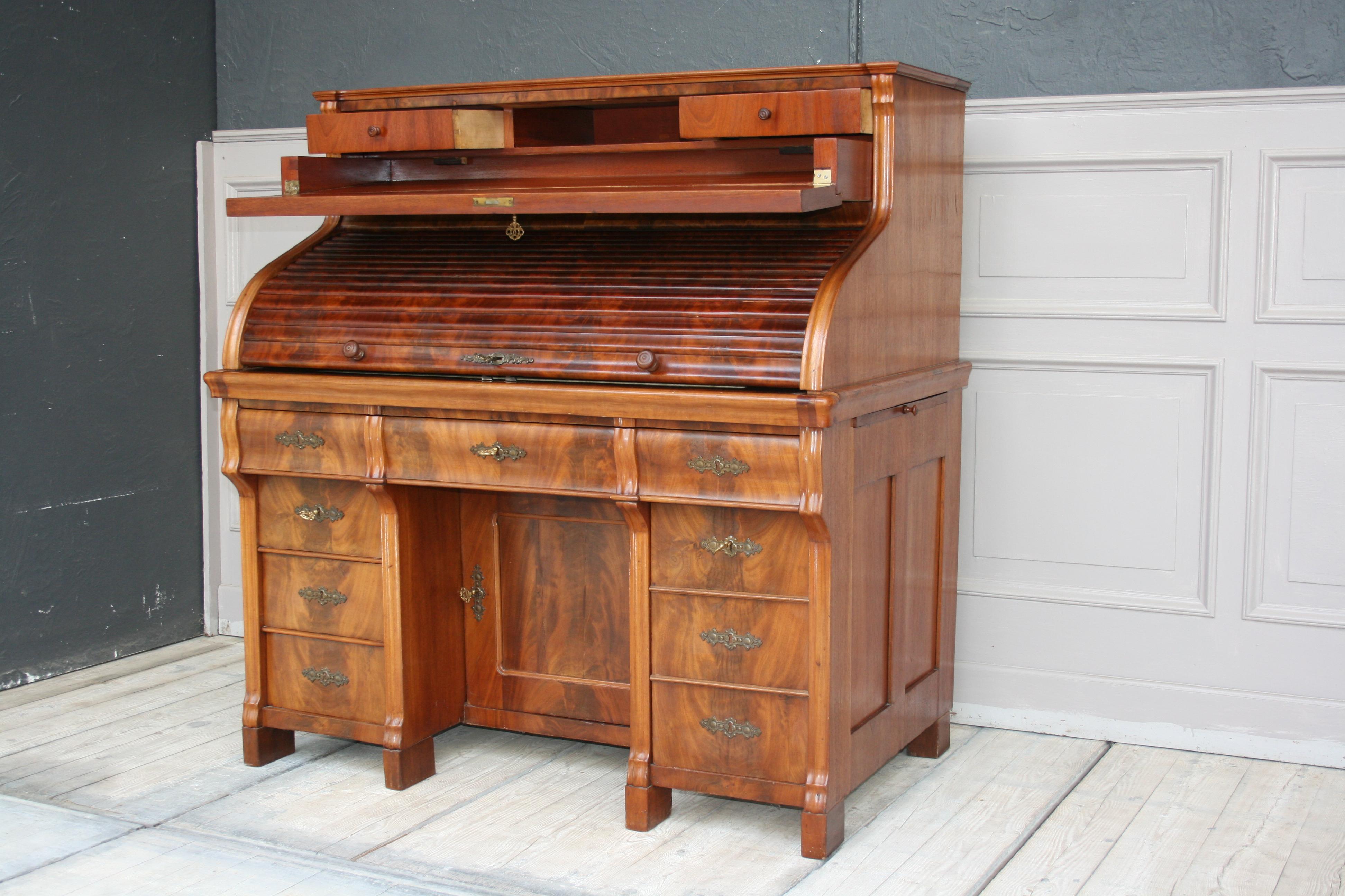 19th Century German Biedermeier Roll Top Desk In Good Condition In Dusseldorf, DE