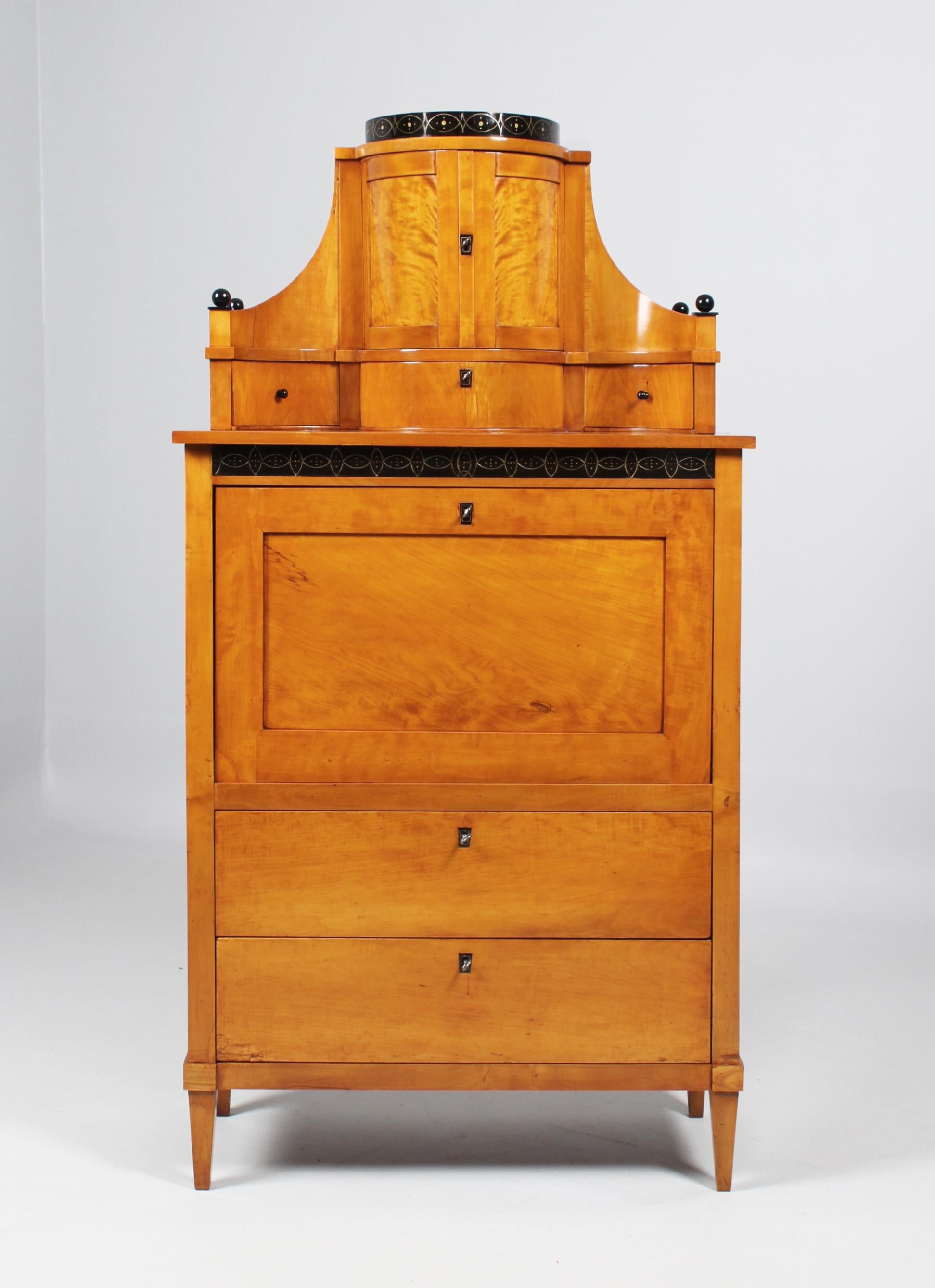 Extraordinary top secretary

Northern Germany
Maple
Biedermeier around 1815

Dimensions: H x W x D: 189 x 100 x 46 cm

Description:
Strictly cubist piece of furniture standing on pointed legs.

In the lower section we see two large drawers. Above
