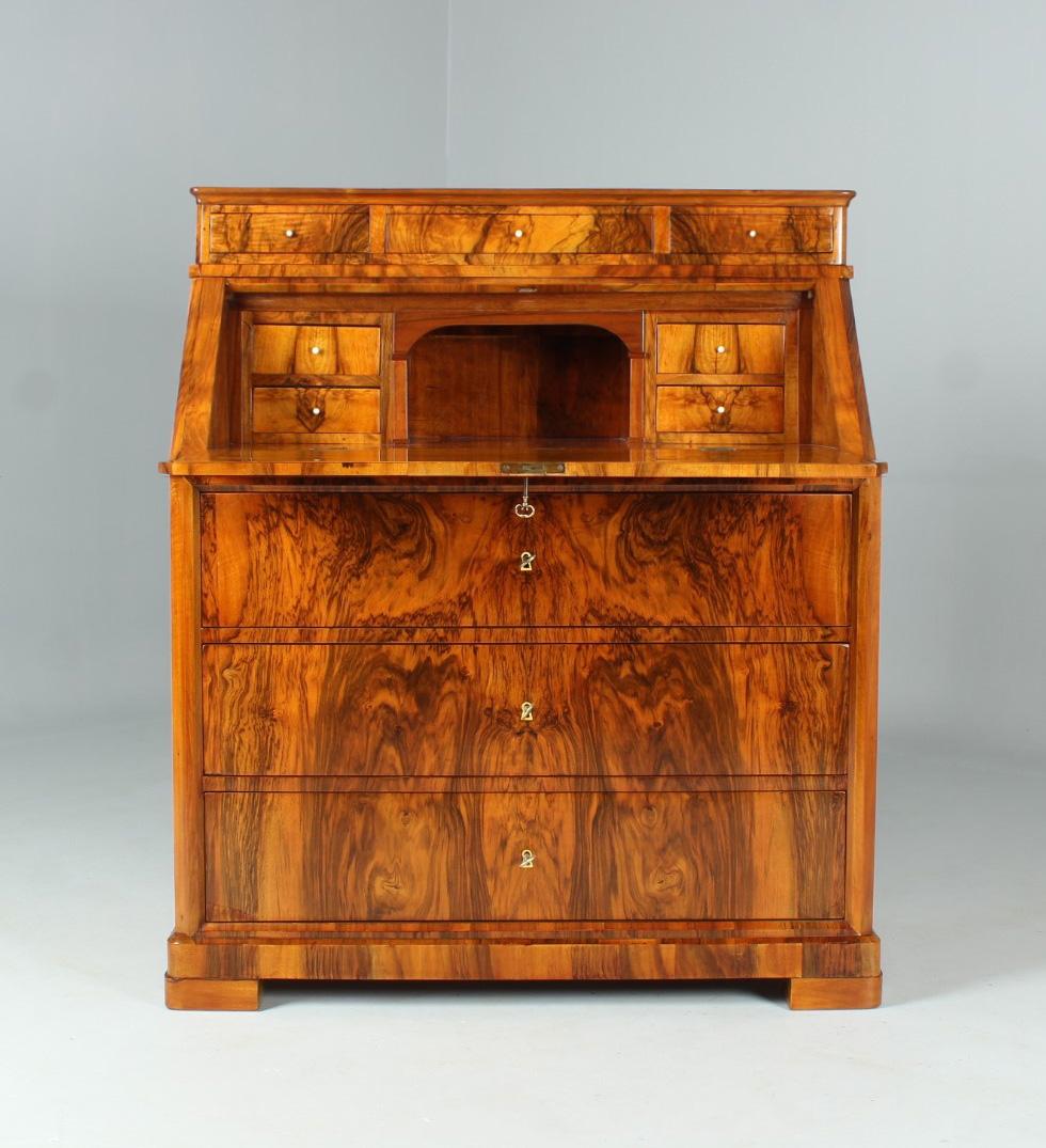 19th Century German Biedermeier Secretary with 100 Signatures, Walnut, c. 1830 3