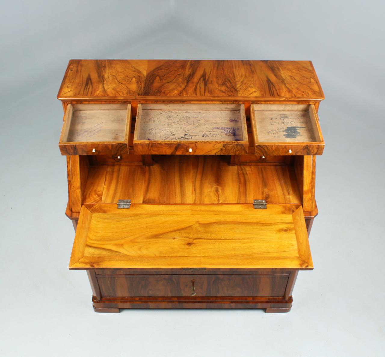 19th Century German Biedermeier Secretary with 100 Signatures, Walnut, c. 1830 4