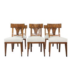 Deutsches Set aus sechs antiken Biedermeier-Esszimmerstühlen aus Nussbaumholz, 19. Jahrhundert