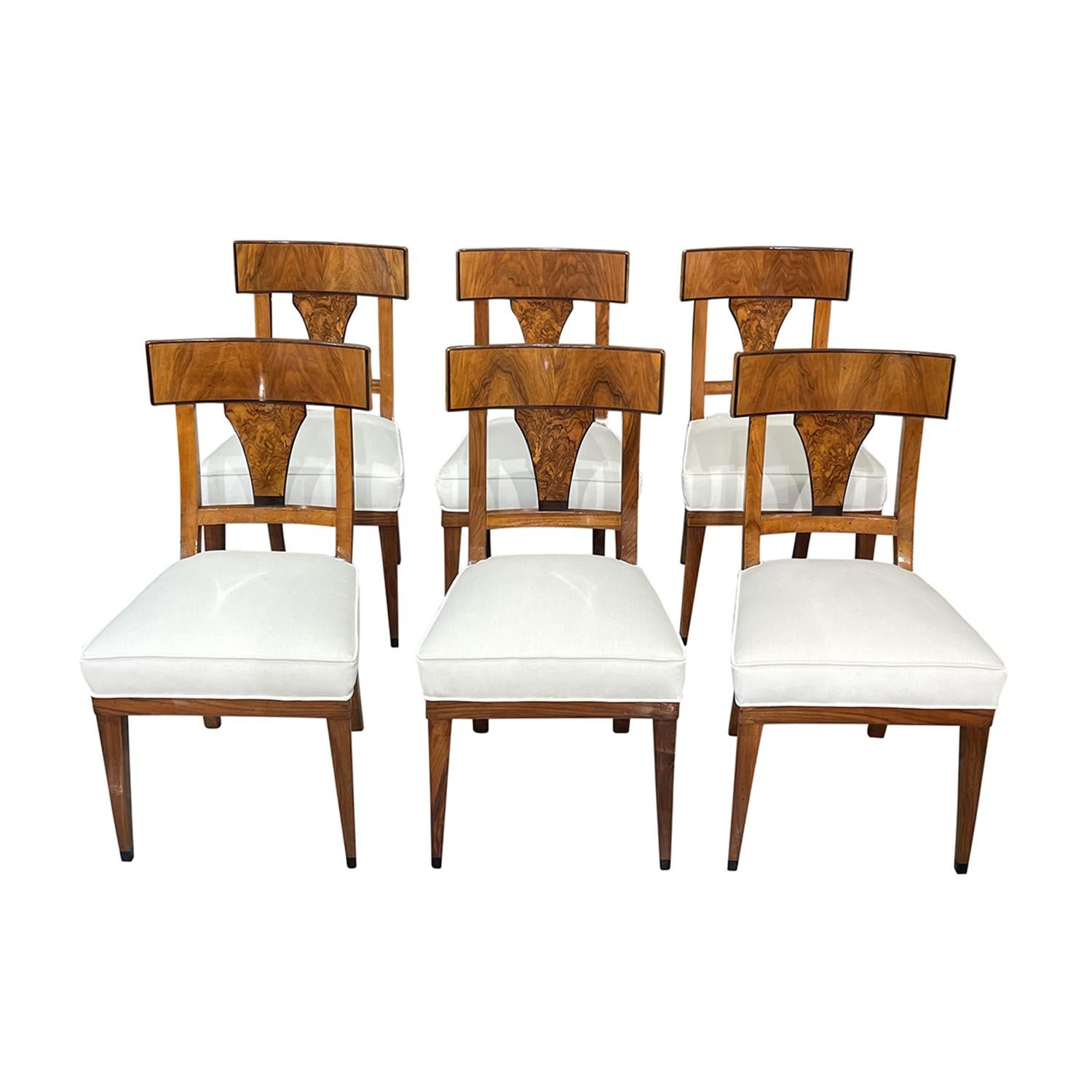 Hand-Carved 19th Century German Set of Six Antique Biedermeier Walnut Dining Room Chairs For Sale