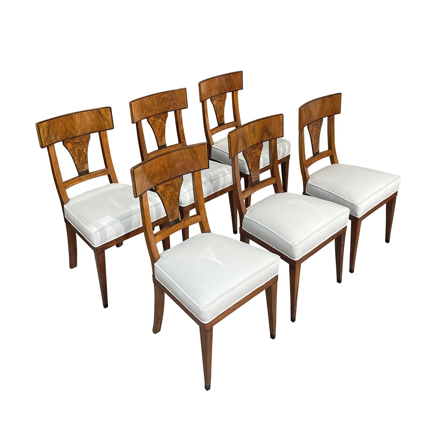 19th Century German Set of Six Antique Biedermeier Walnut Dining Room Chairs In Good Condition For Sale In West Palm Beach, FL