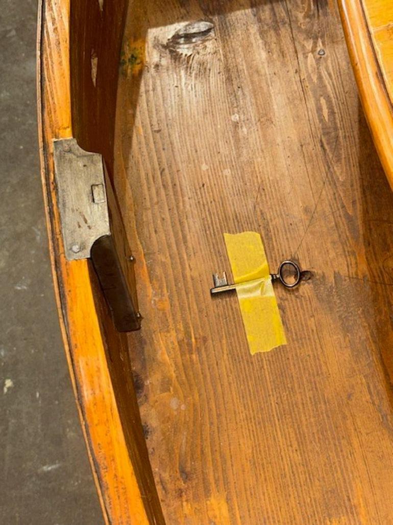 19th Century German Biedermeier Shaped Front Burl Walnut Commode For Sale 4